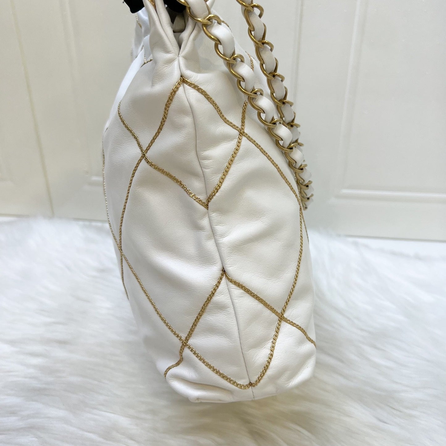 Chanel 22 Small Hobo Handbag - Rovelle Bags
