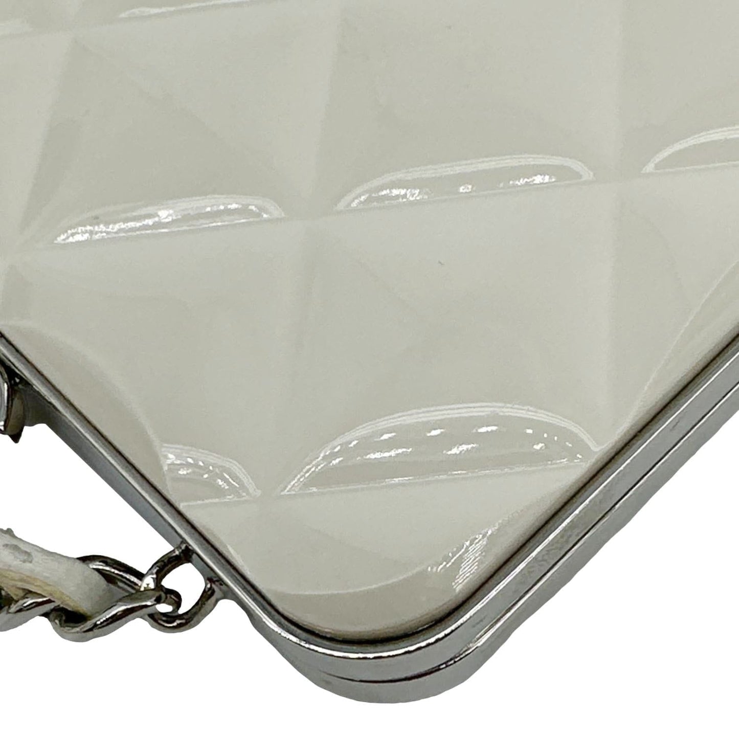 CHANEL Kisslock Logo Plexiglass Quilted Lambskin Leather Clutch With Chain White