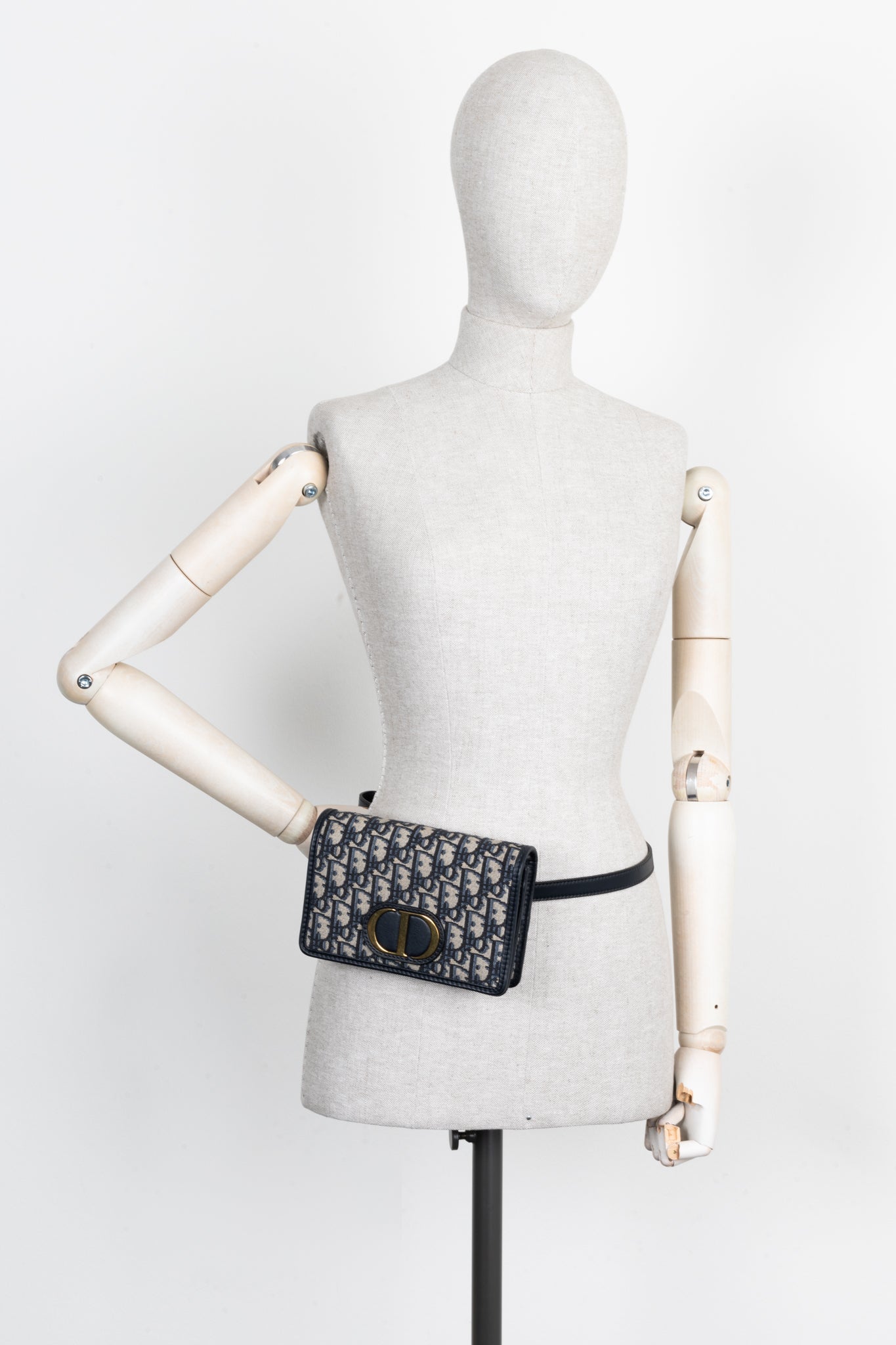 Dior 30 Montaigne Shoulder Bag - Rovelle Bags
