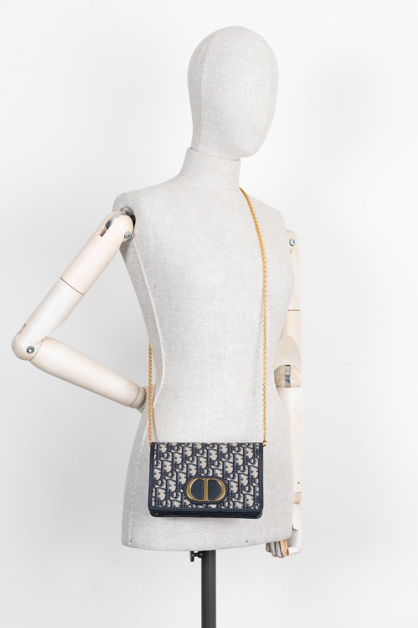 Dior 30 Montaigne Shoulder Bag - Rovelle Bags