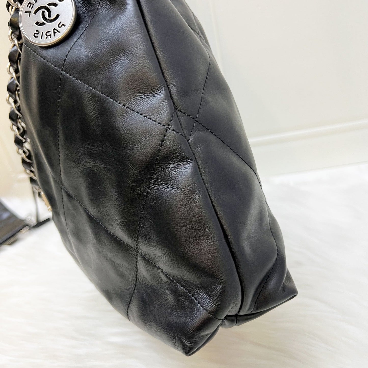 Chanel 22 Medium Hobo Handbag - Rovelle Bags