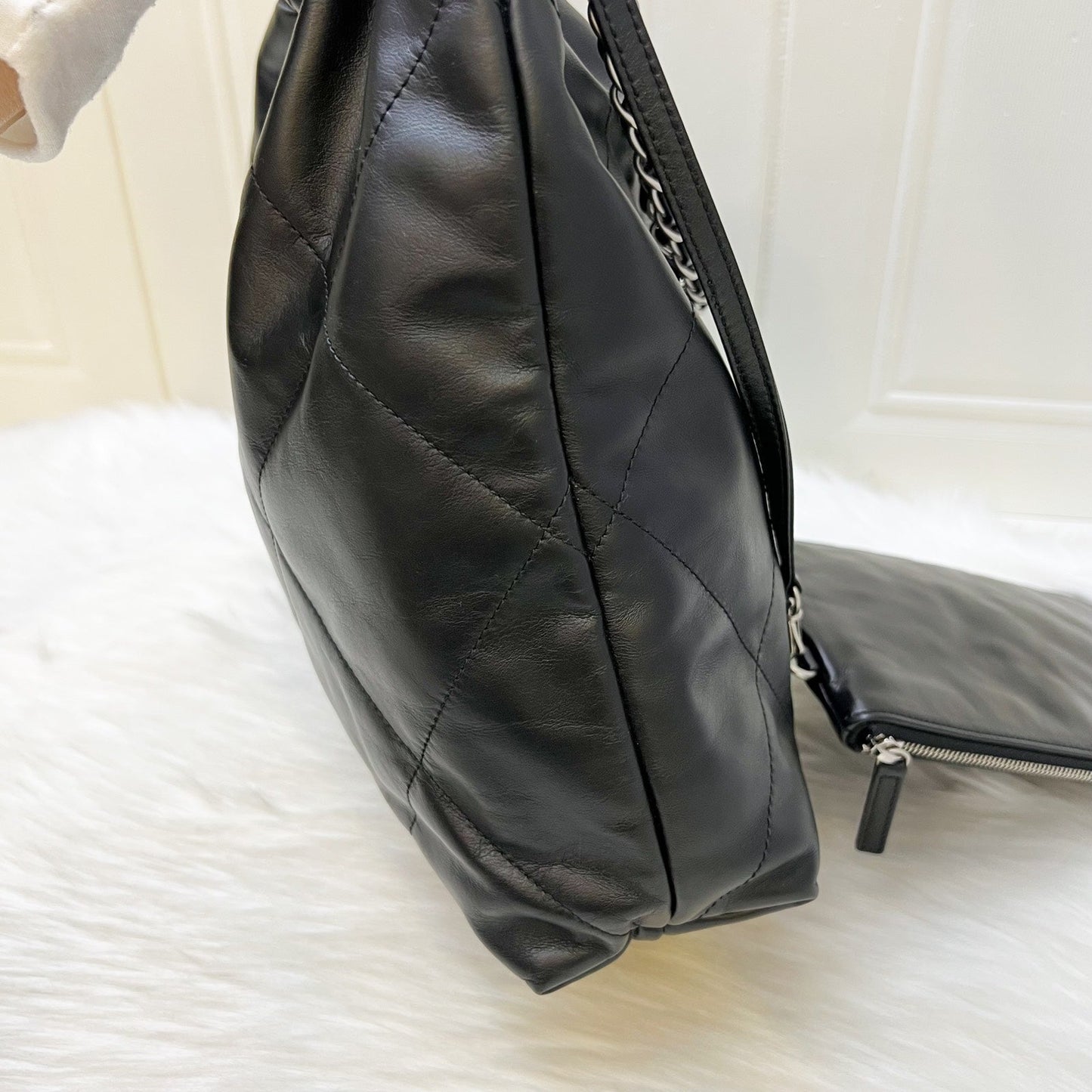 Chanel 22 Medium Hobo Handbag - Rovelle Bags
