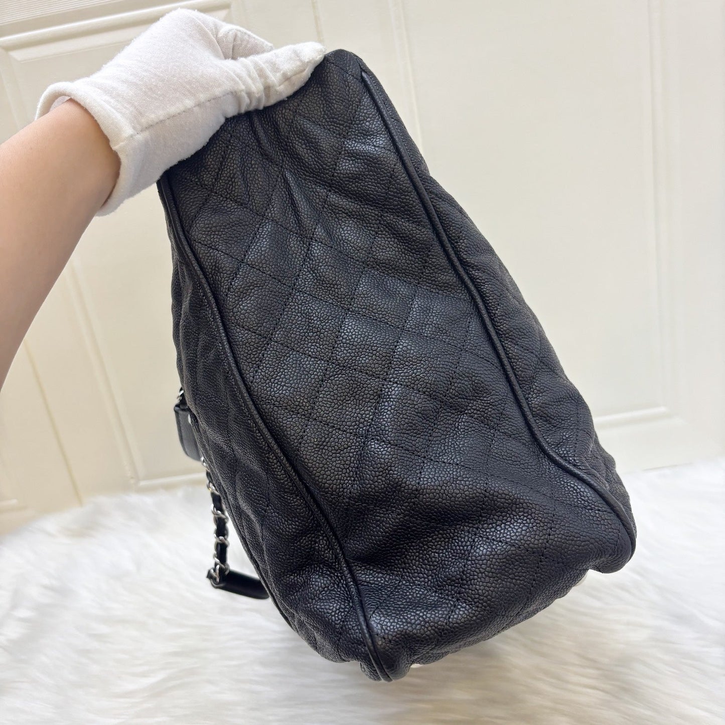 Chanel Seasonal Large Tote with CC Tote Bag - Rovelle Bags