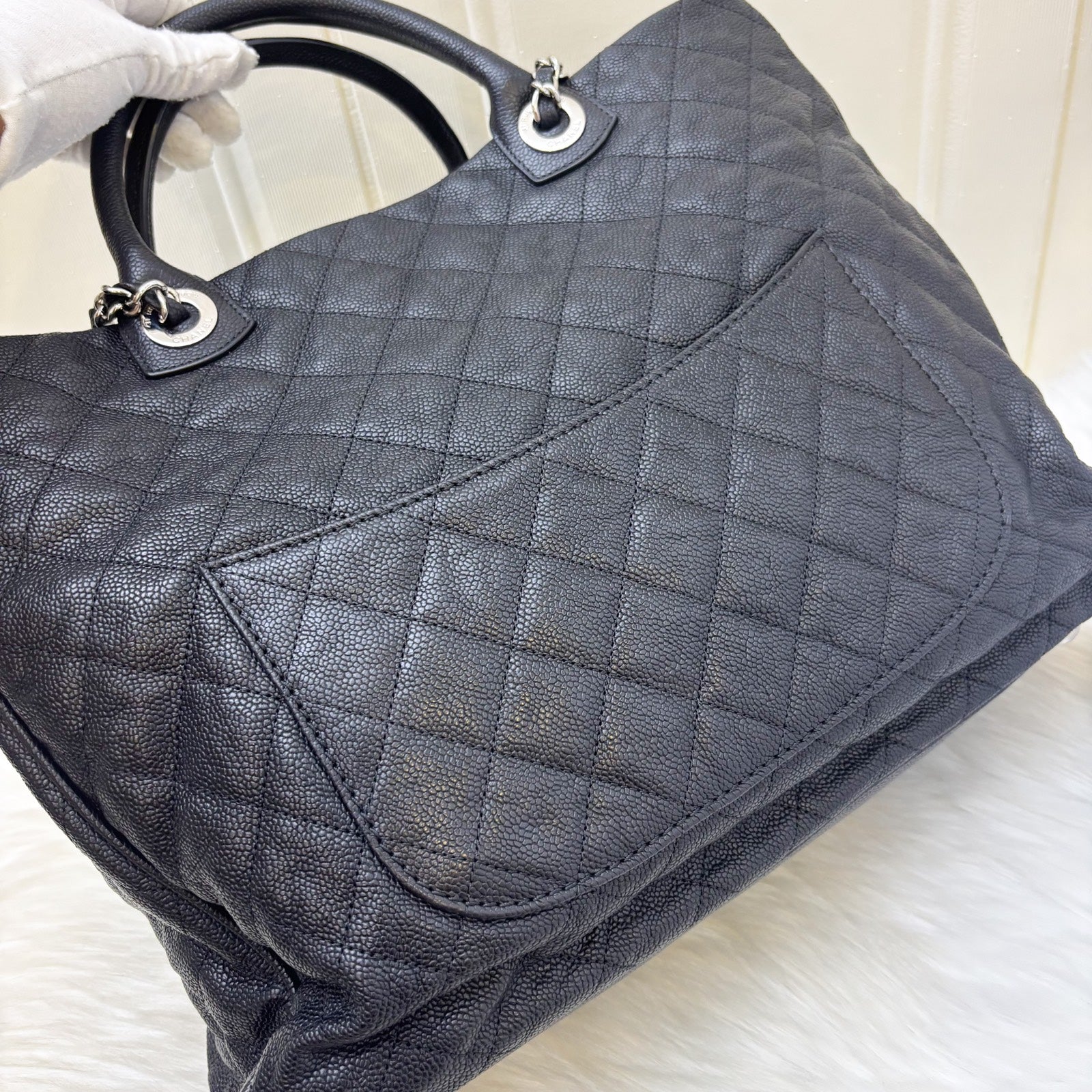 Chanel Seasonal Large Tote with CC Tote Bag - Rovelle Bags