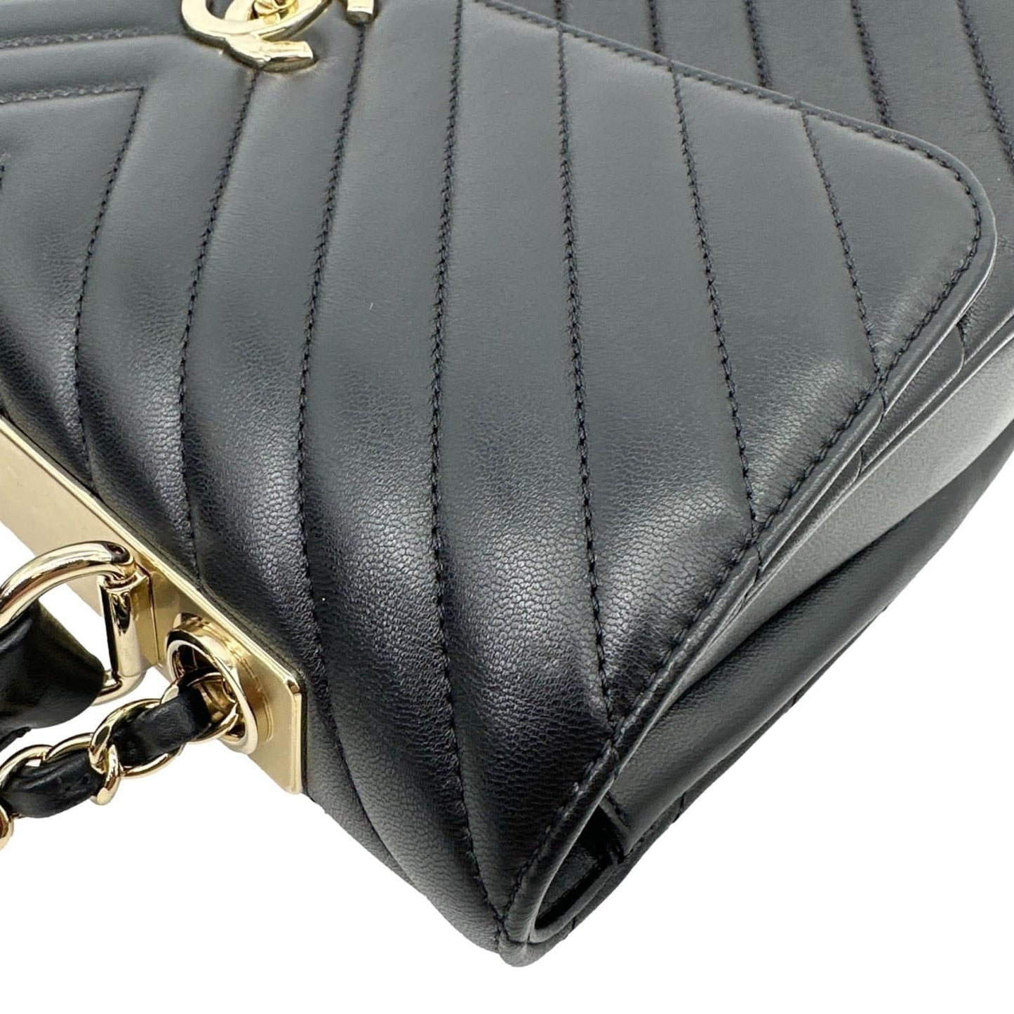 CHANEL Trendy CC Medium Chevron Leather Top Handle Shoulder Bag Black