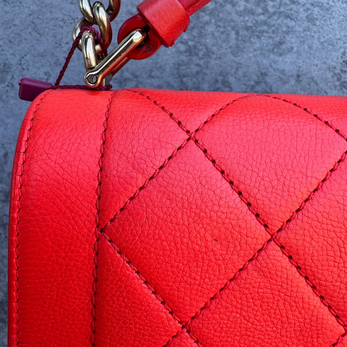 Chanel Label Click Flap Red in Quilted Calfskin With Gold-Tone Hardware