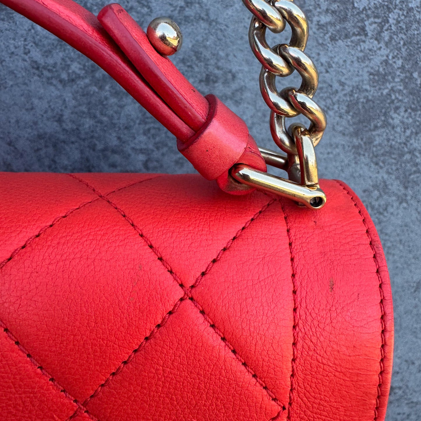Chanel Label Click Flap Red in Quilted Calfskin With Gold-Tone Hardware