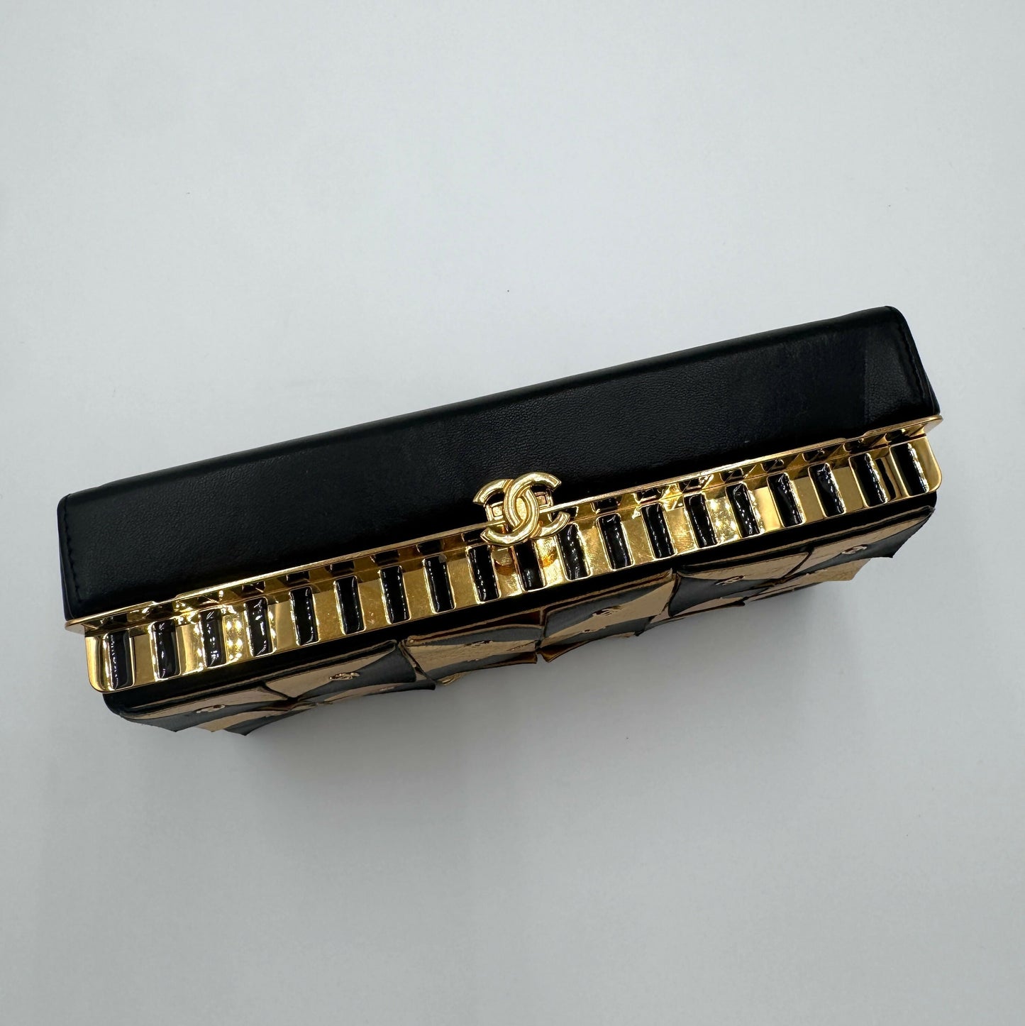 Chanel Chanel 19 Shoulder Bag - Rovelle Bags