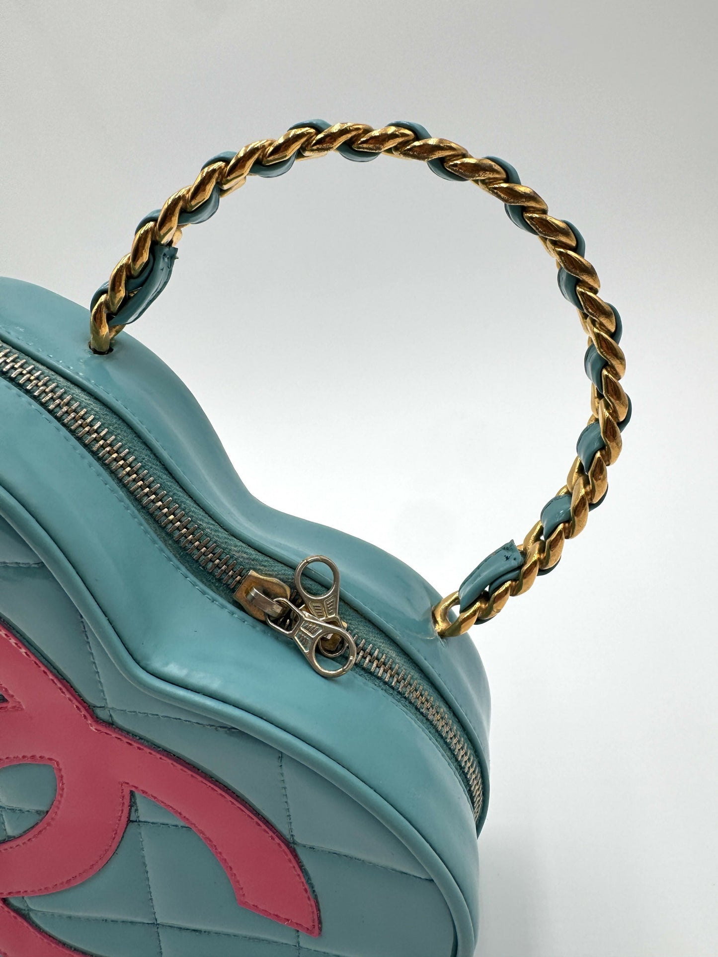 Chanel Chanel 19 Shoulder Bag - Rovelle Bags
