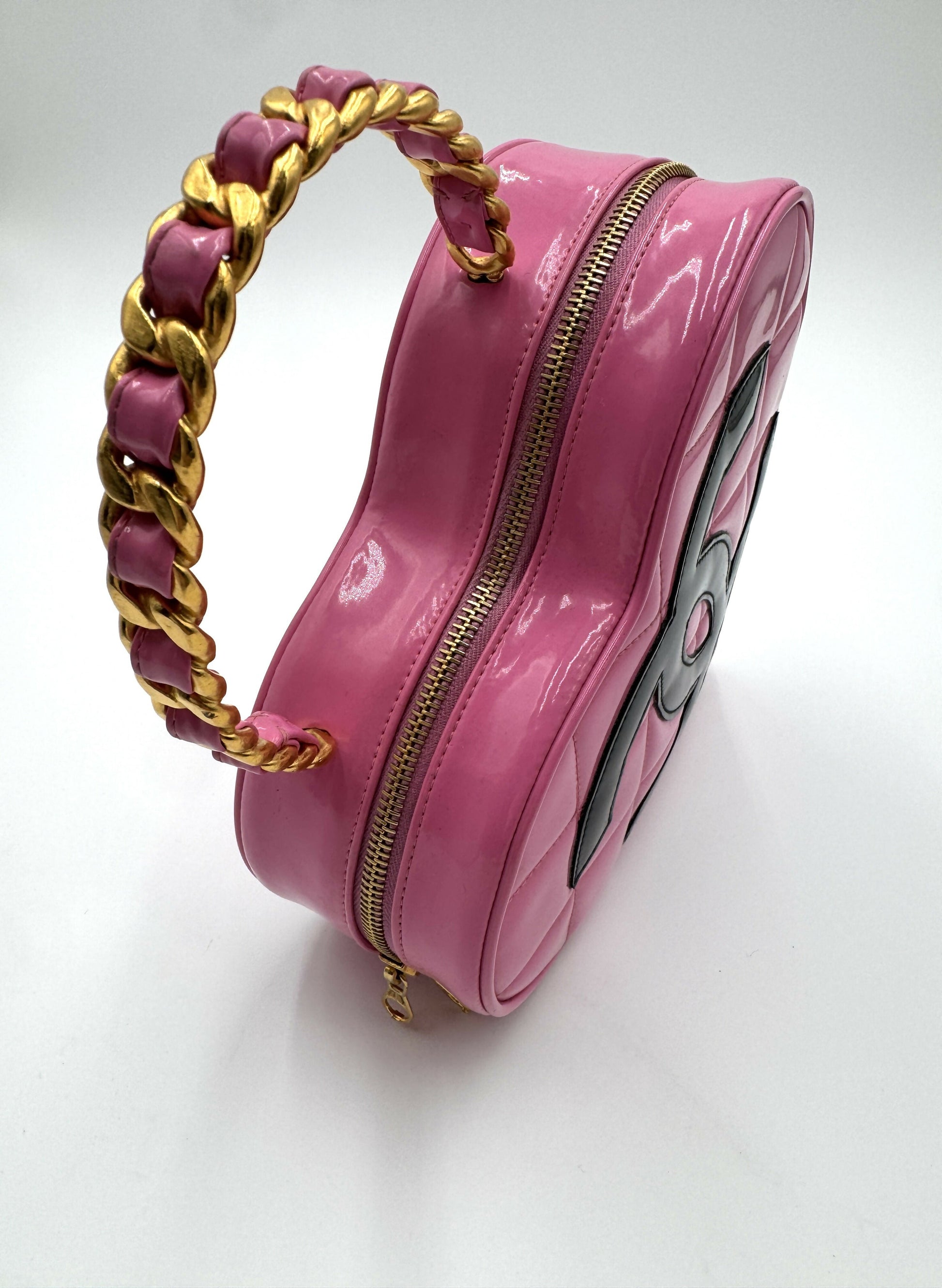 Chanel Chanel 19 Shoulder Bag - Rovelle Bags