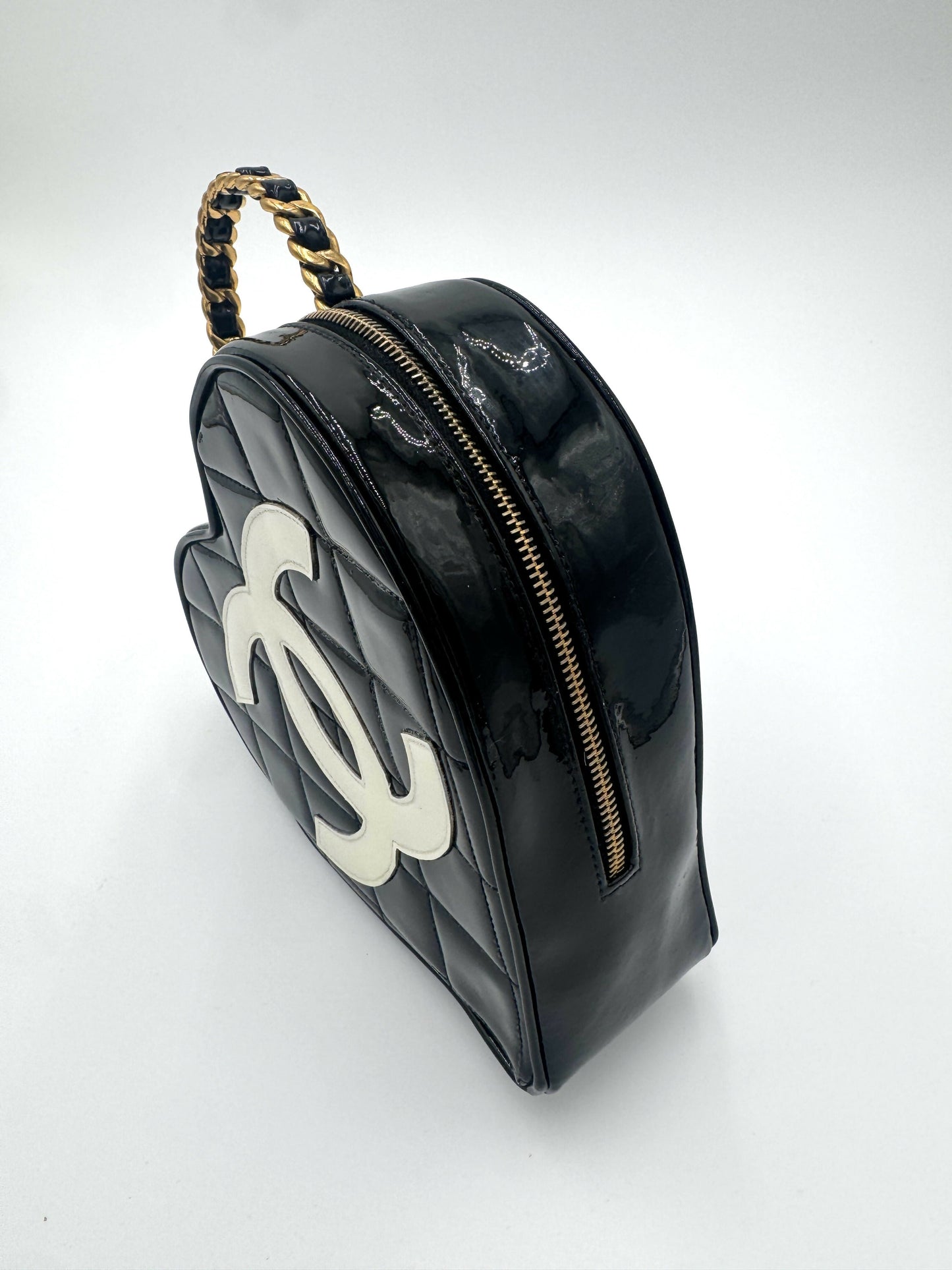 Chanel Chanel 19 Shoulder Bag - Rovelle Bags