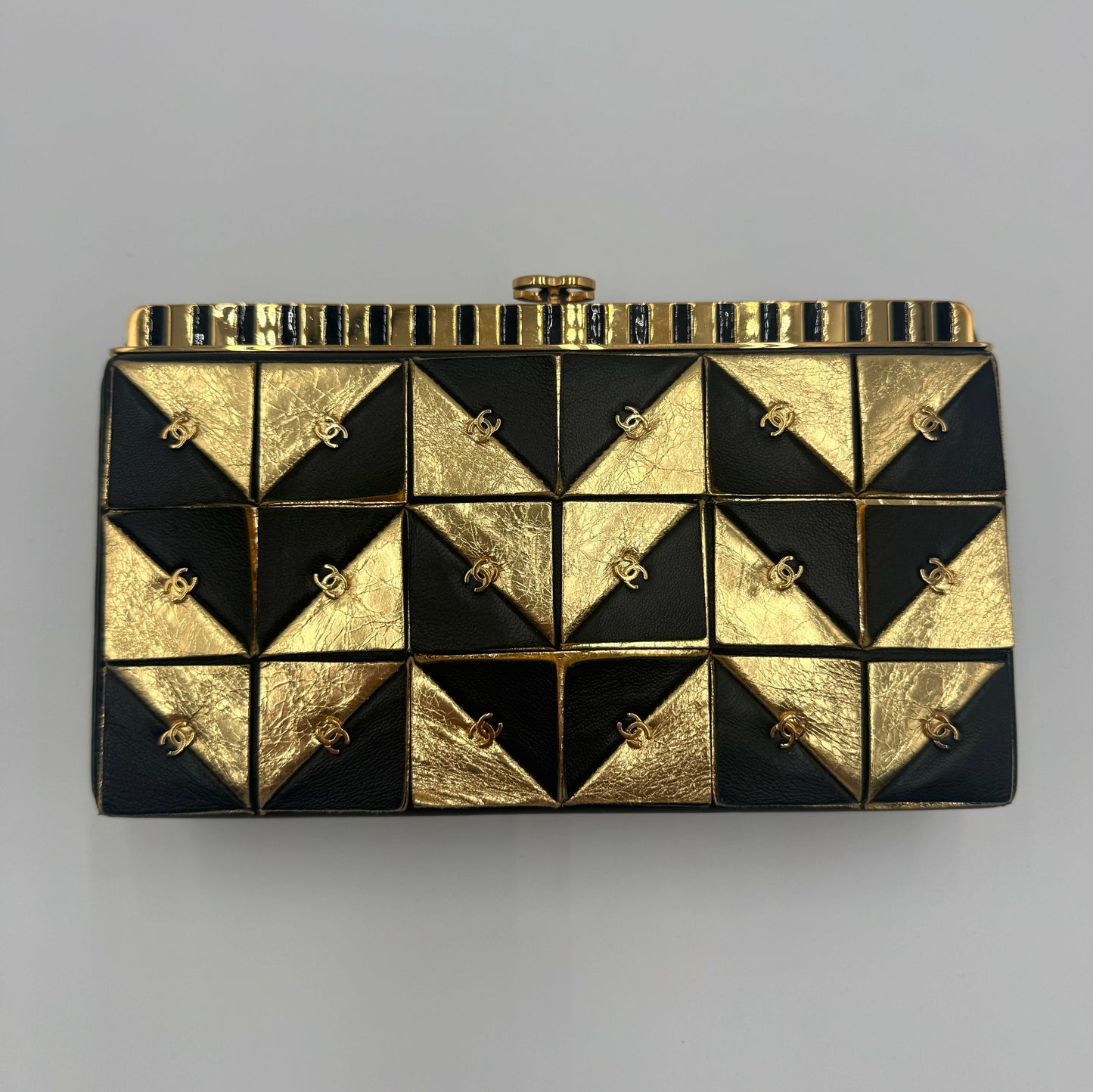 Chanel Chanel 19 Shoulder Bag - Rovelle Bags