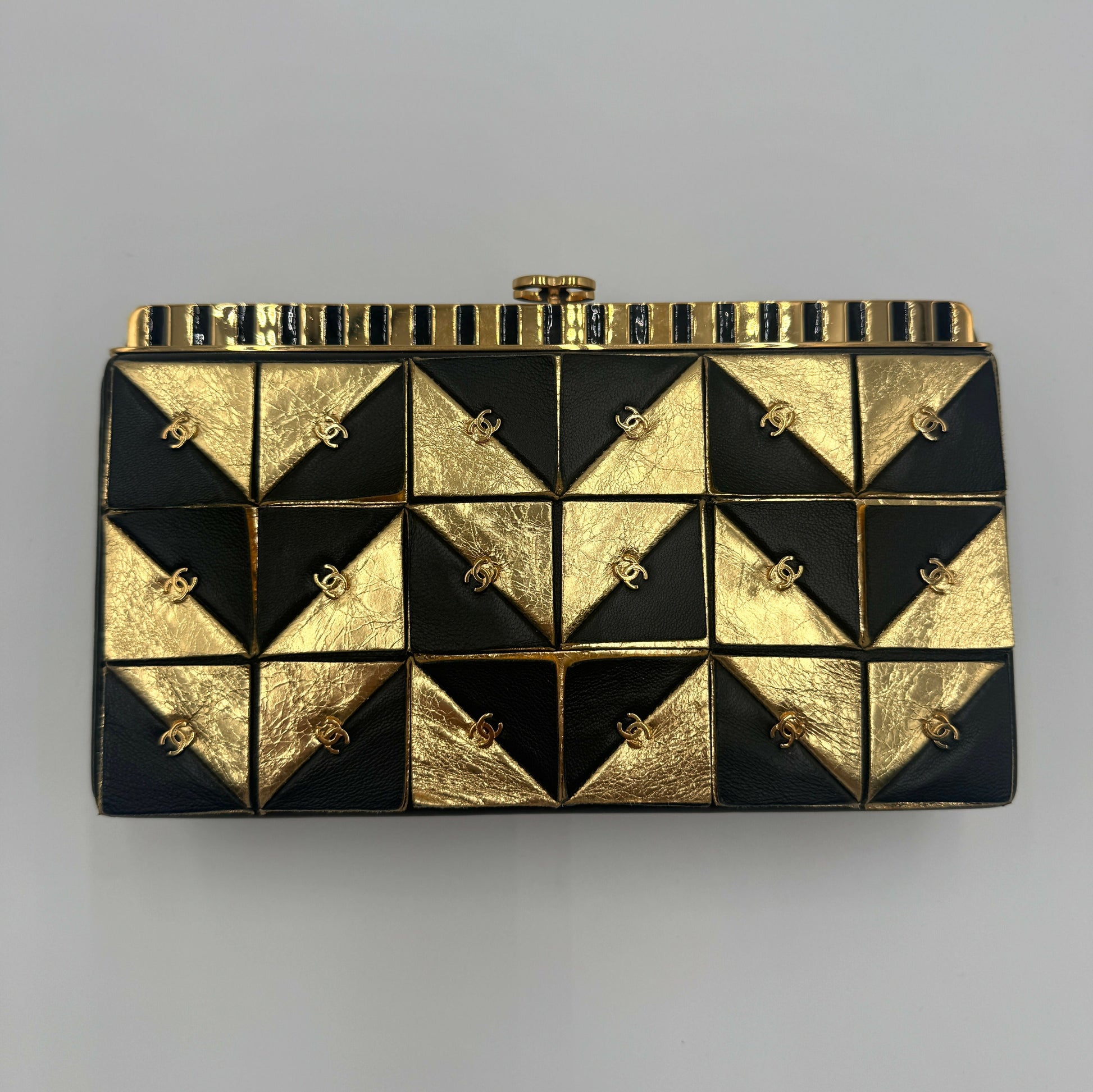 Chanel Chanel 19 Shoulder Bag - Rovelle Bags