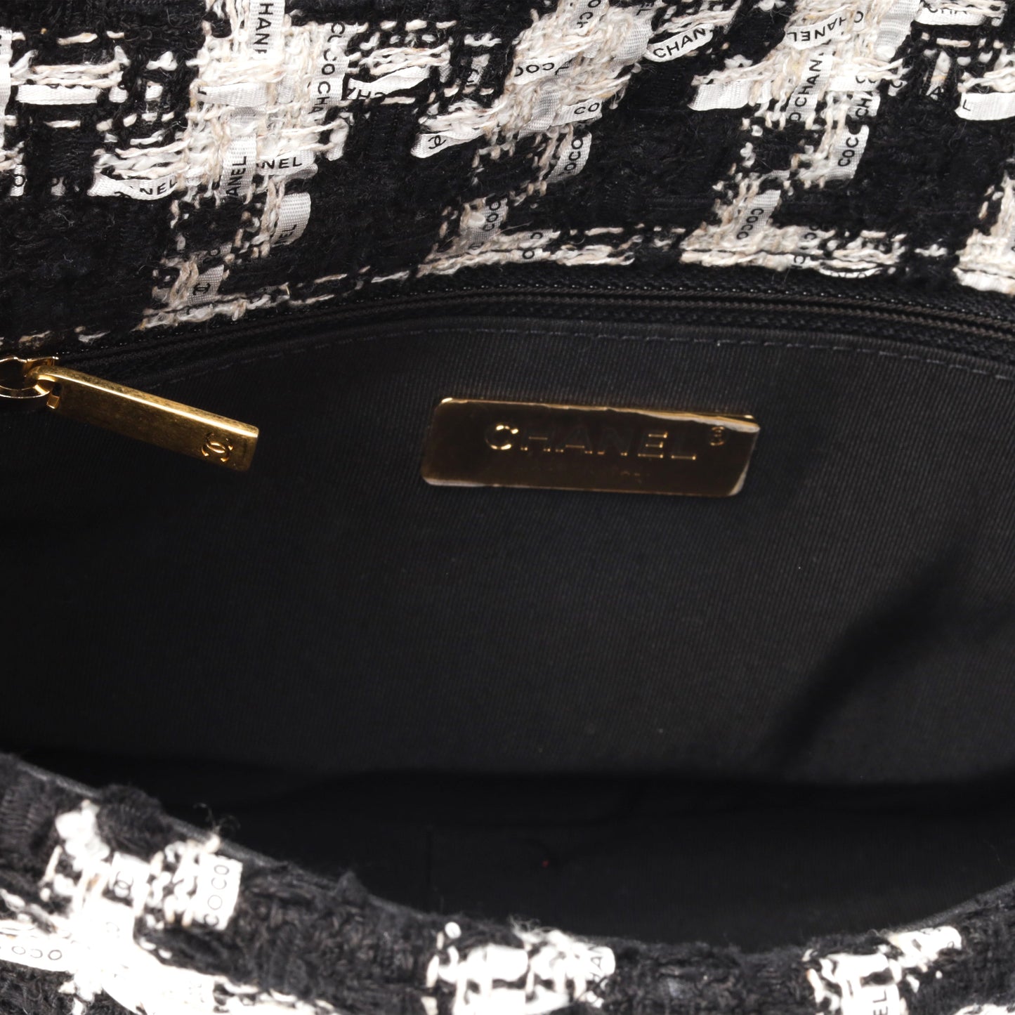 Chanel Chanel 19 Shoulder Bag - Rovelle Bags