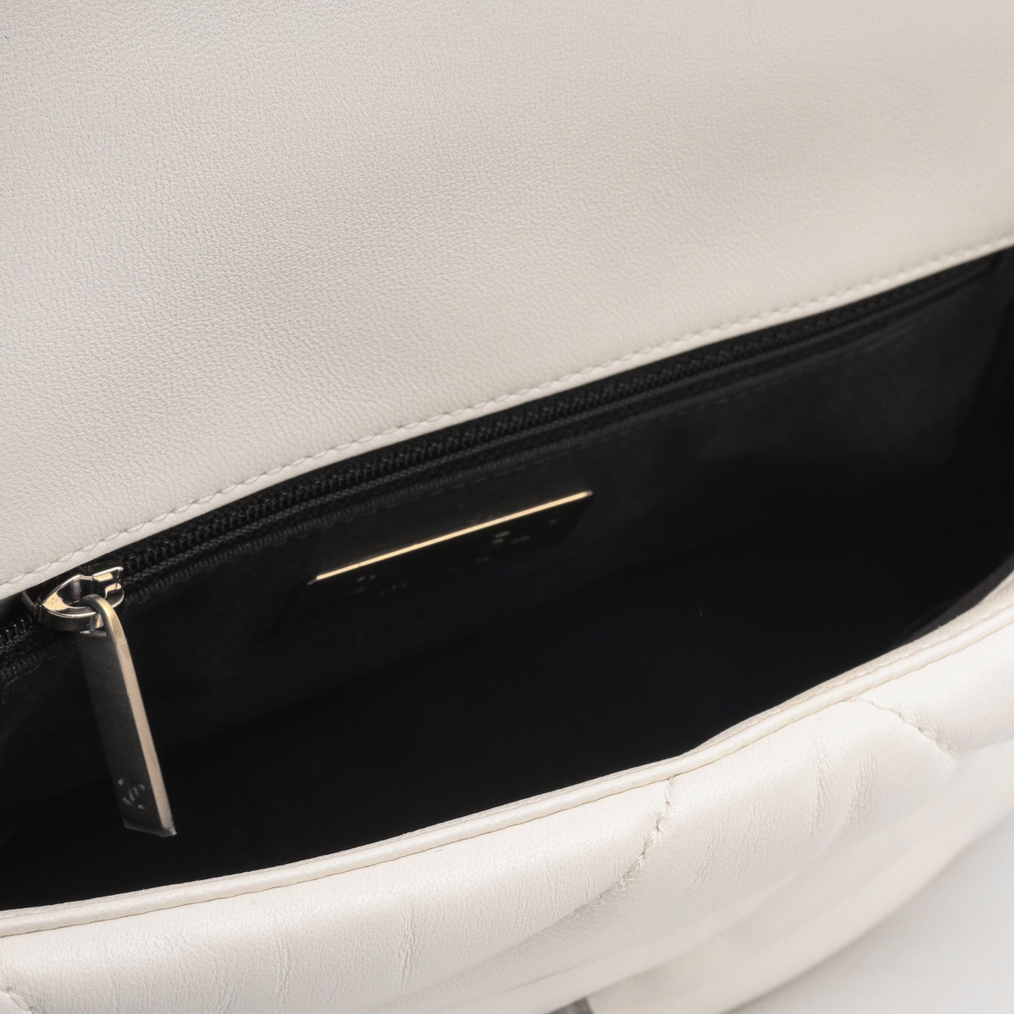 Chanel Chanel 19 Shoulder Bag - Rovelle Bags