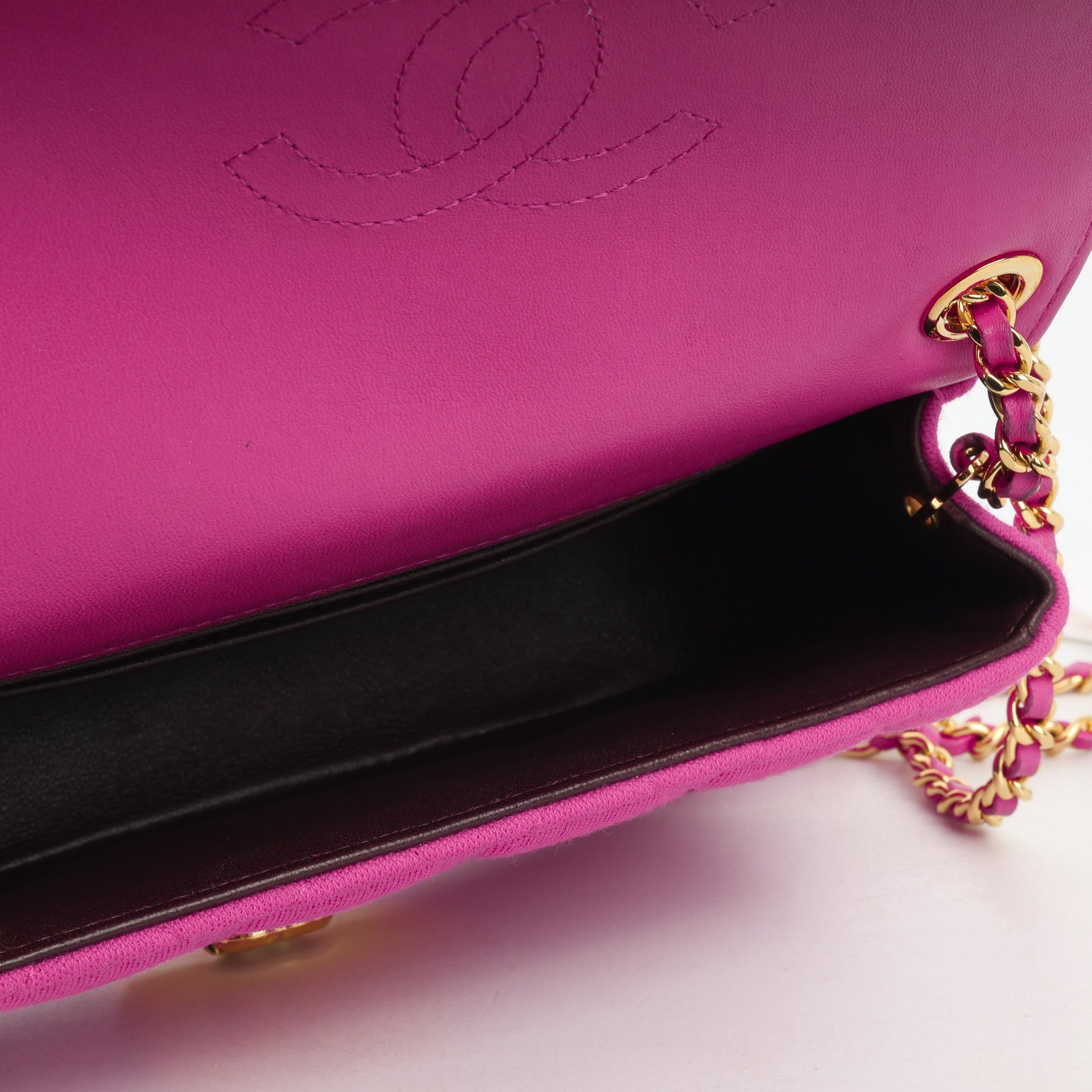 Chanel Chanel 19 Shoulder Bag - Rovelle Bags