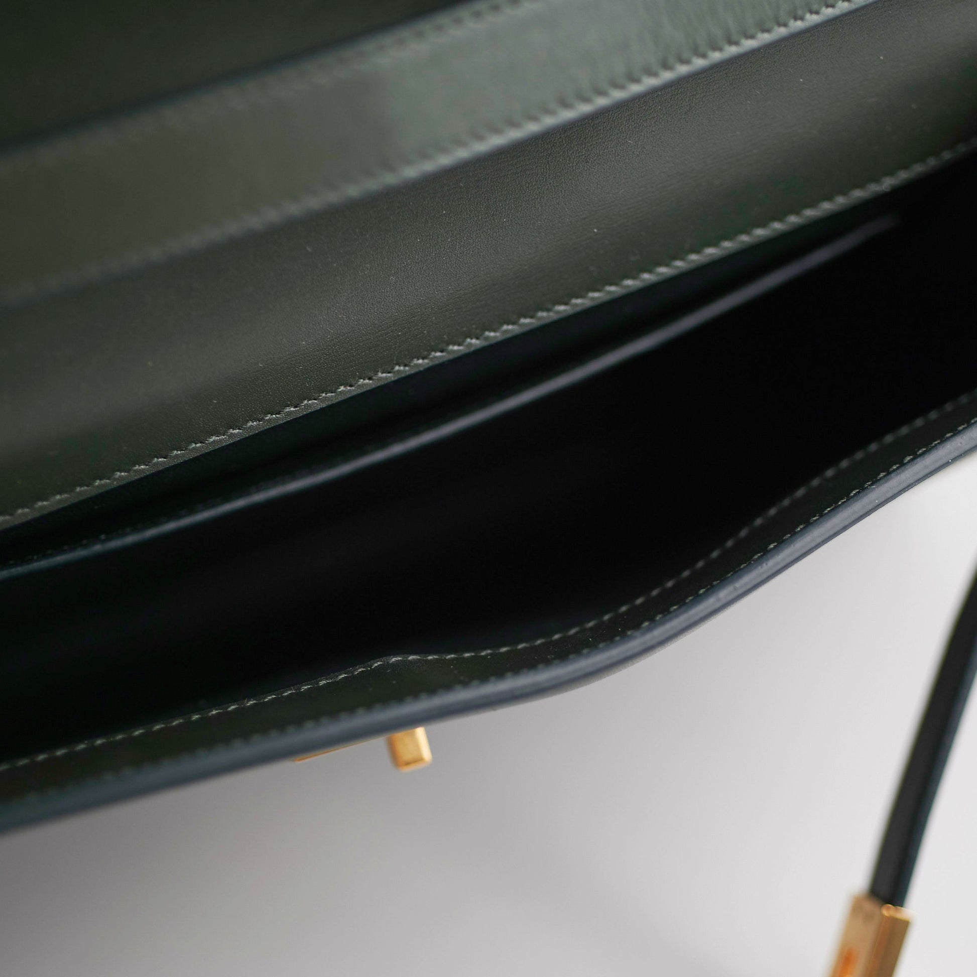 Saint Laurent Manhattan Shoulder Bag - Rovelle Bags