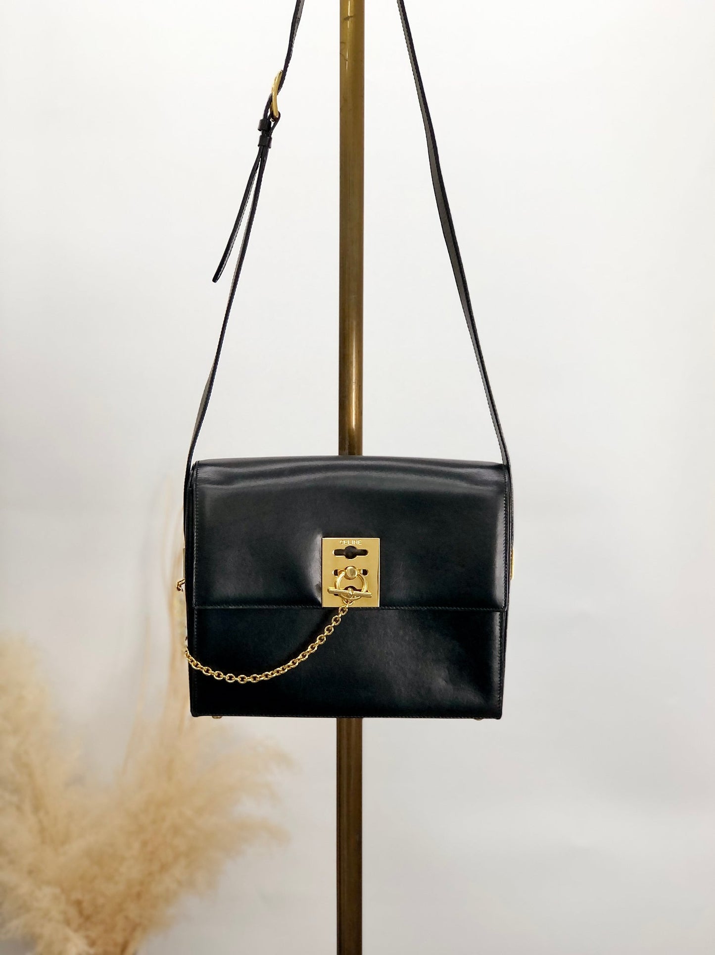 CELINE Gancini Shoulder bag Black mv6k7d