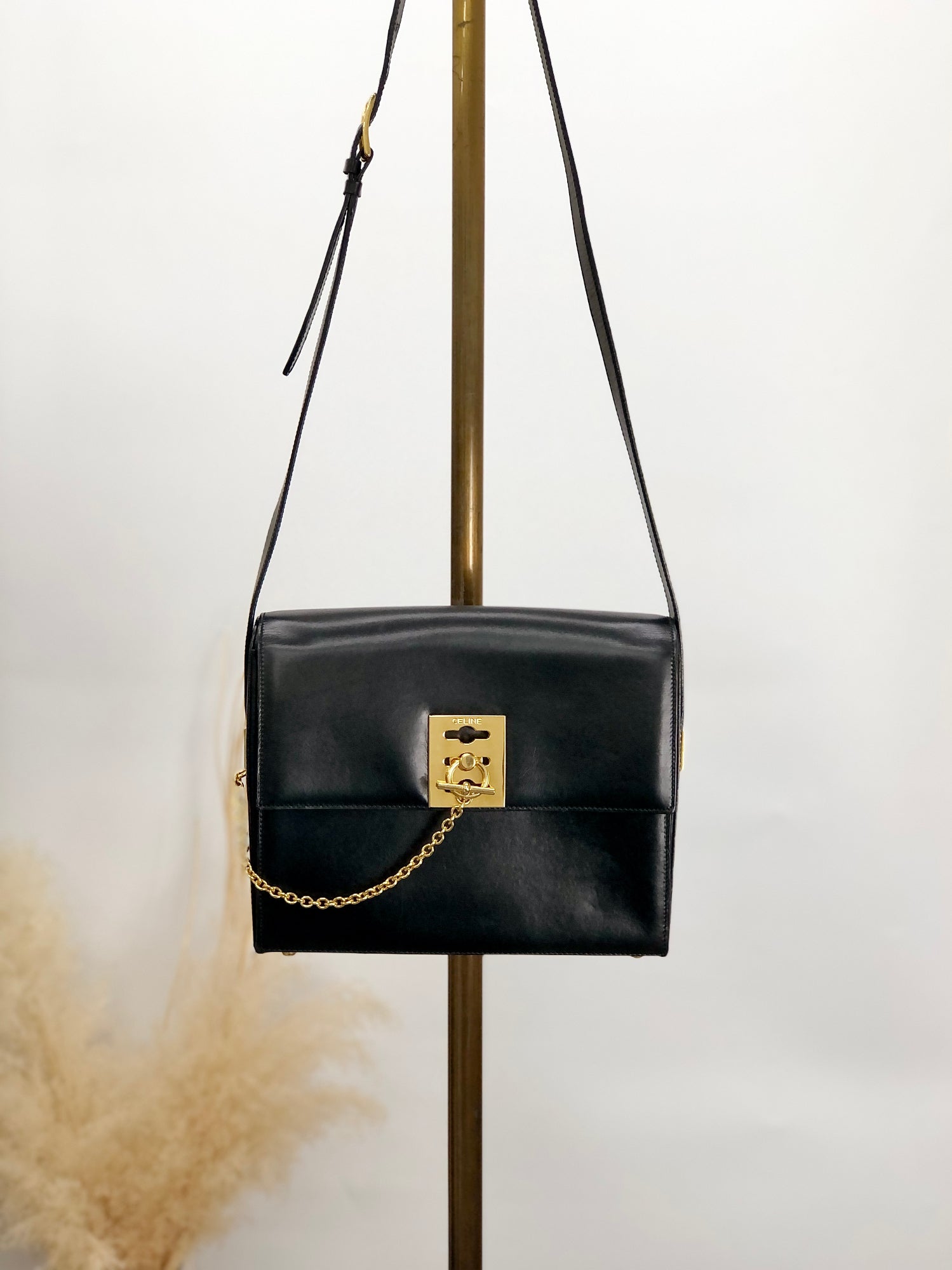 CELINE Gancini Shoulder bag Black mv6k7d