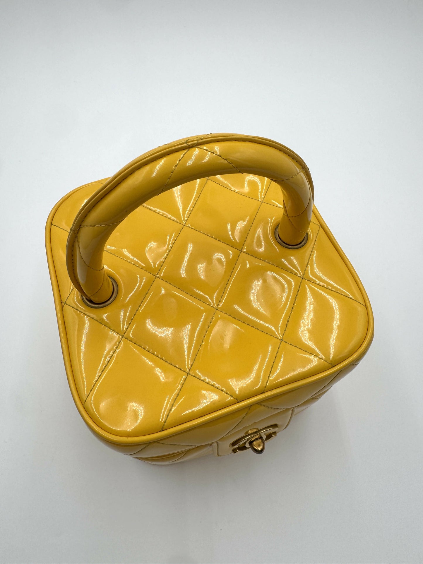 Chanel Chanel 19 Shoulder Bag - Rovelle Bags