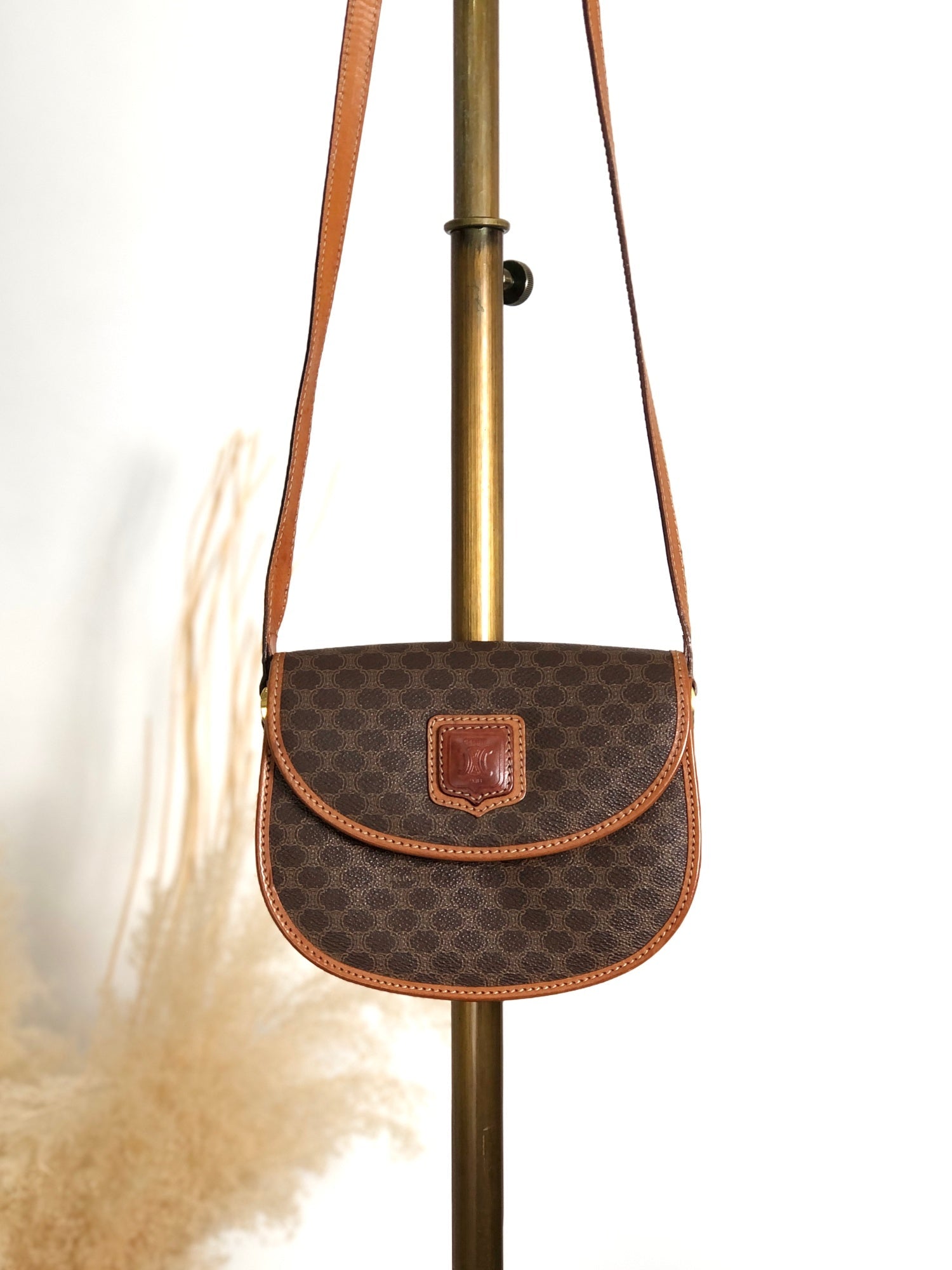 CELINE Round Shoulder bag Brown nugdn8