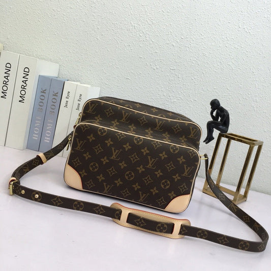 Louis Vuitton Luxury Bags 2052