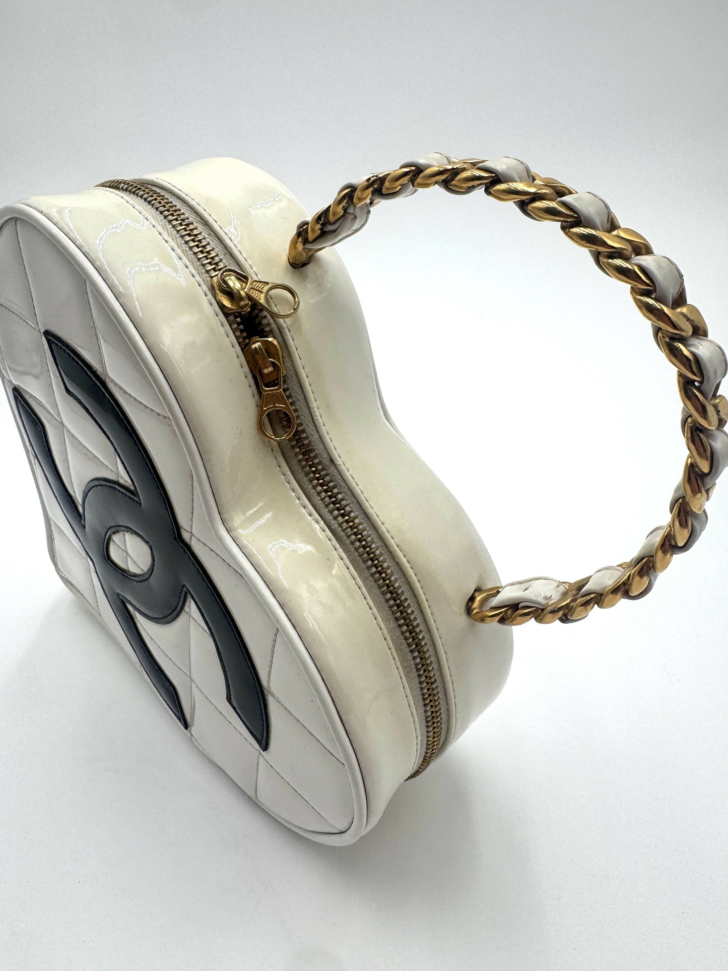 Chanel Chanel 19 Shoulder Bag - Rovelle Bags