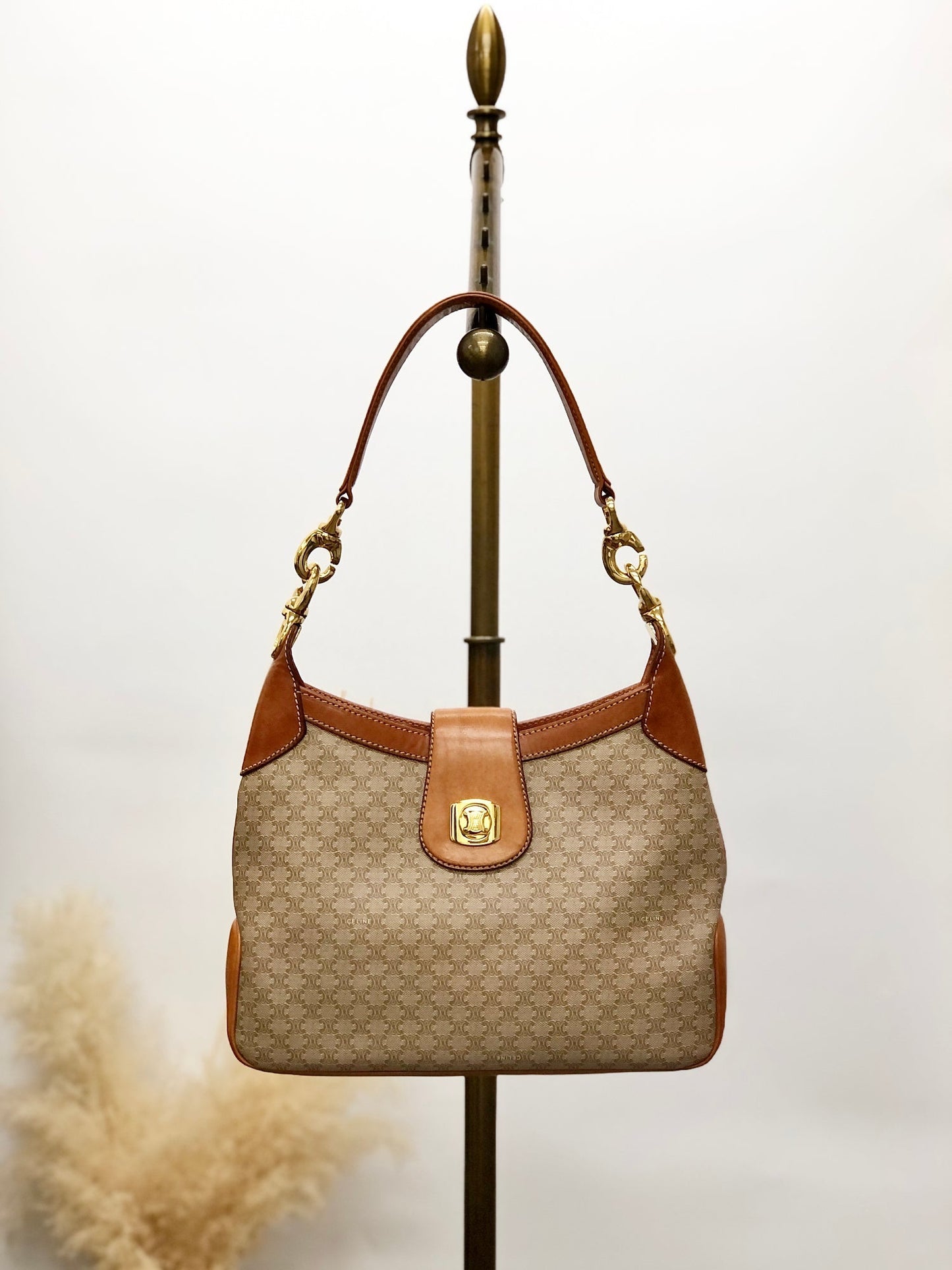 CELINE Turn Lock Shoulder bag Hobobag Beige jniidp