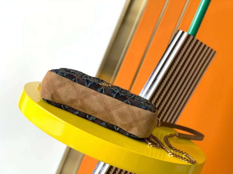 Yves Saint Laurent  Essential Handbag