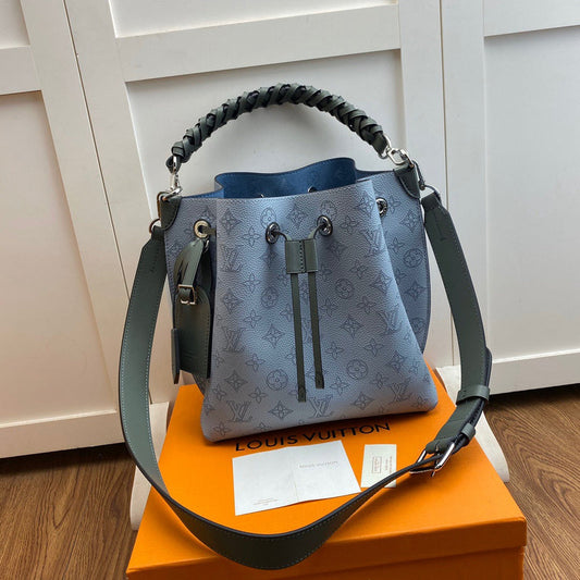 Louis Vuitton Luxury Bags 1822