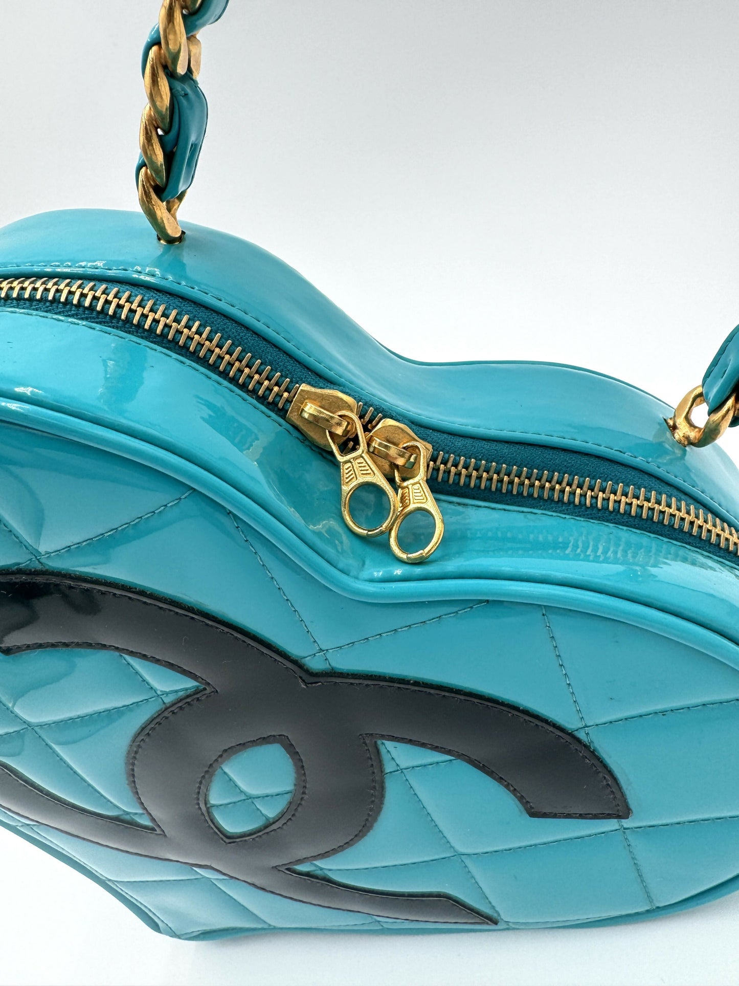 Chanel Chanel 19 Shoulder Bag - Rovelle Bags