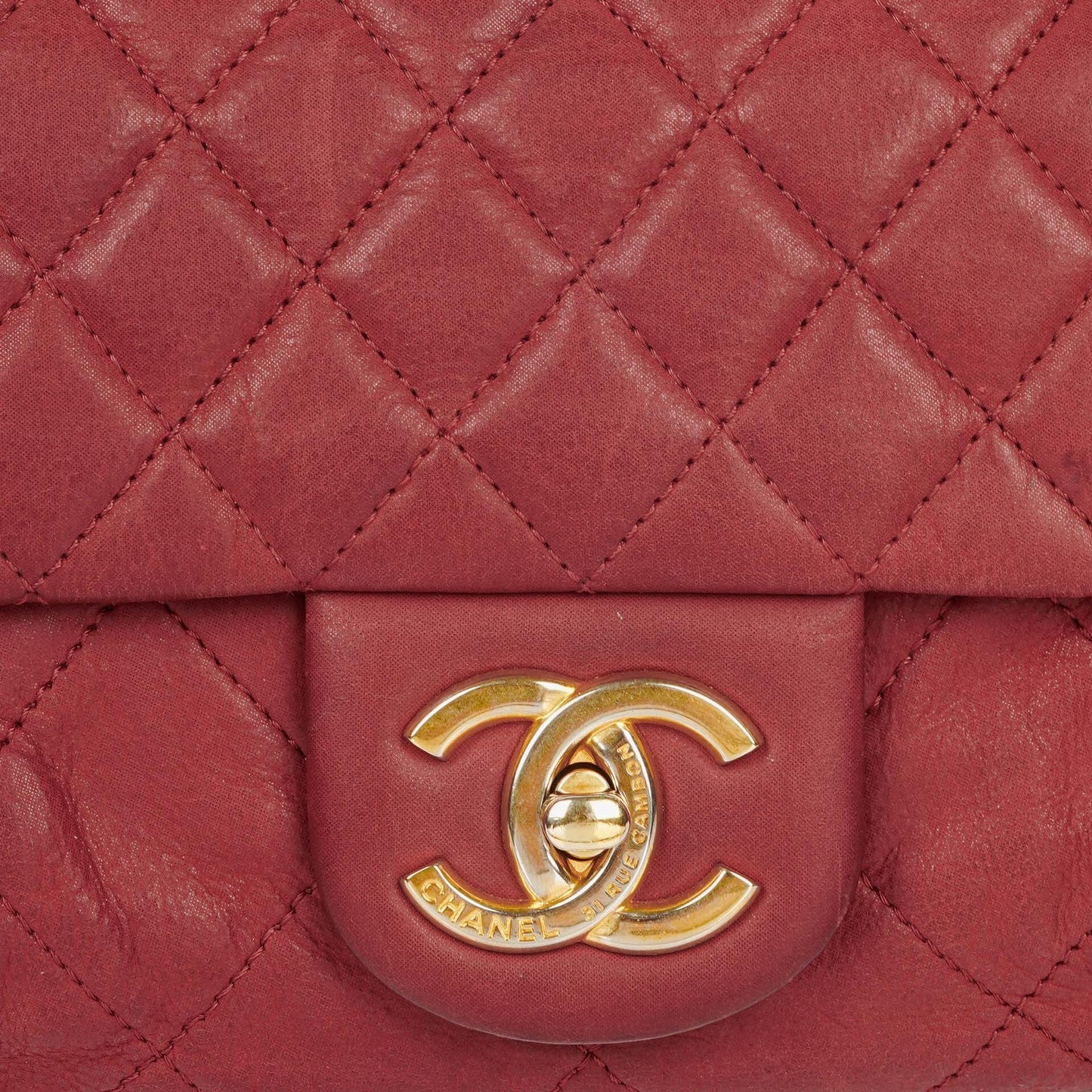 Chanel Chic Single Flap Bag Quilted Iridescent Calfskin With Gold-Tone Hardware