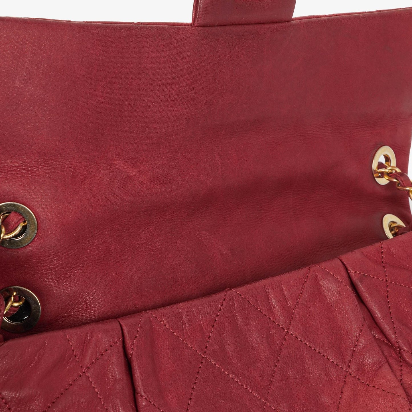 Chanel Chic Single Flap Bag Quilted Iridescent Calfskin With Gold-Tone Hardware