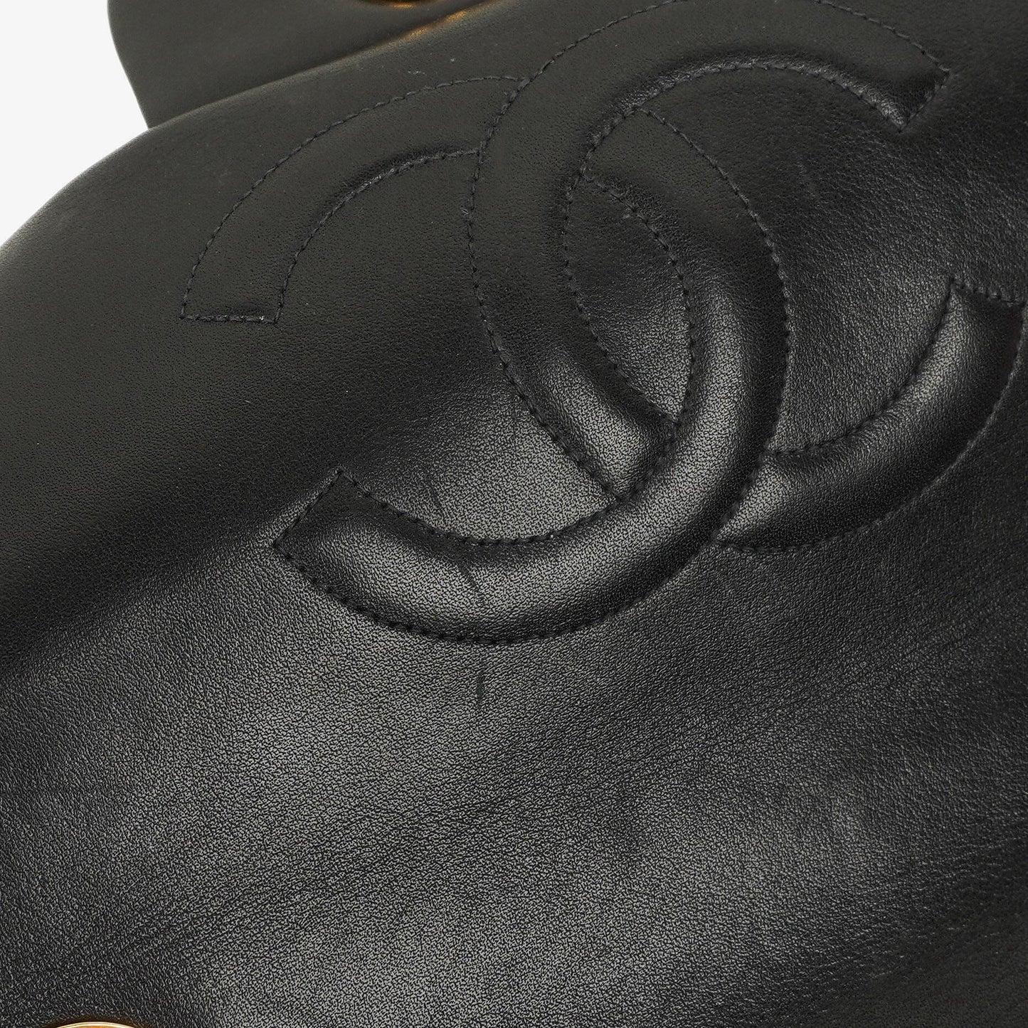 Chanel Maxi Jumbo Classic Single Flap Bag Black Quilted Lambskin 24K Gold-Plated Hardware