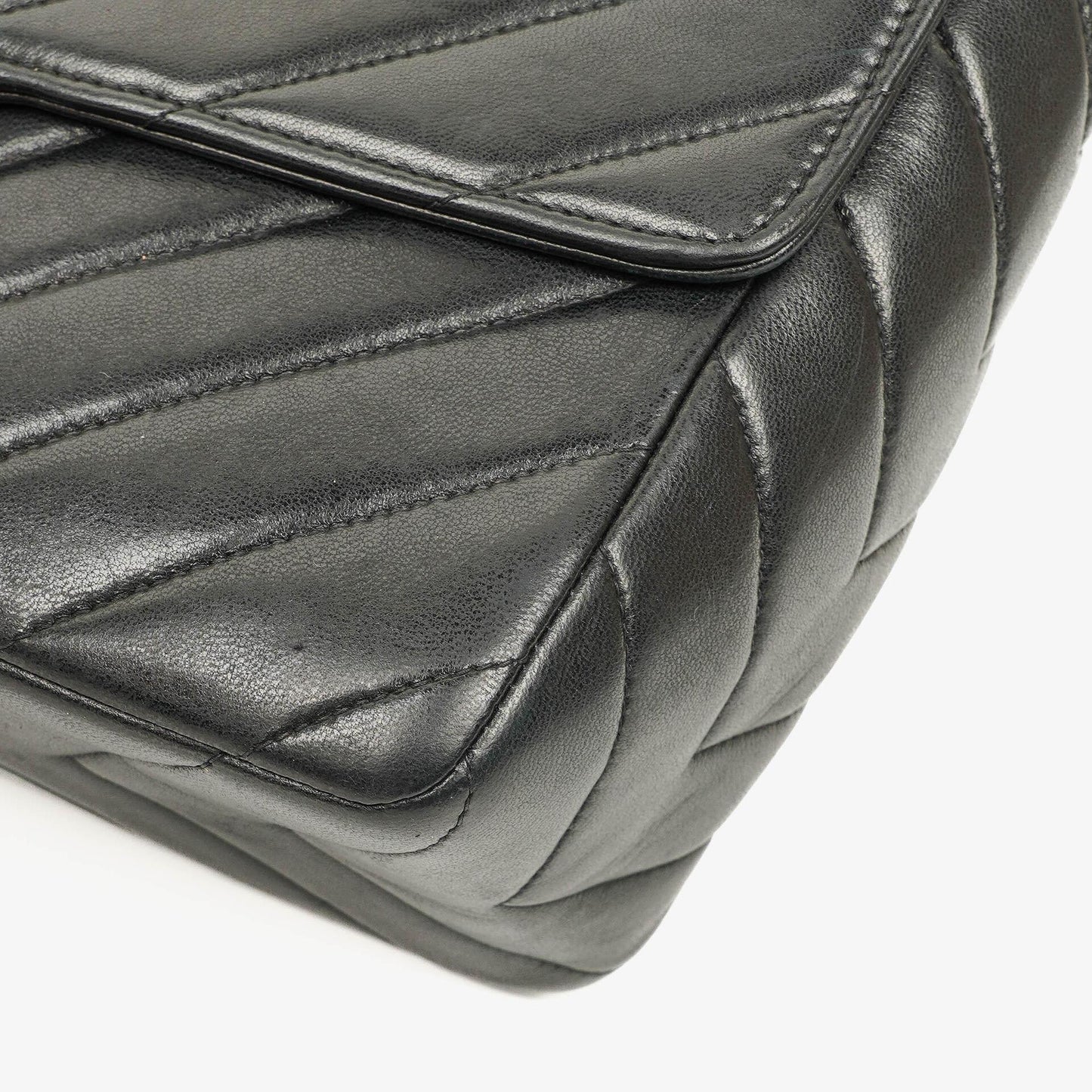 Chanel Medium Flap Bag Black Chevron Lambskin 24K Gold-Plated Hardware