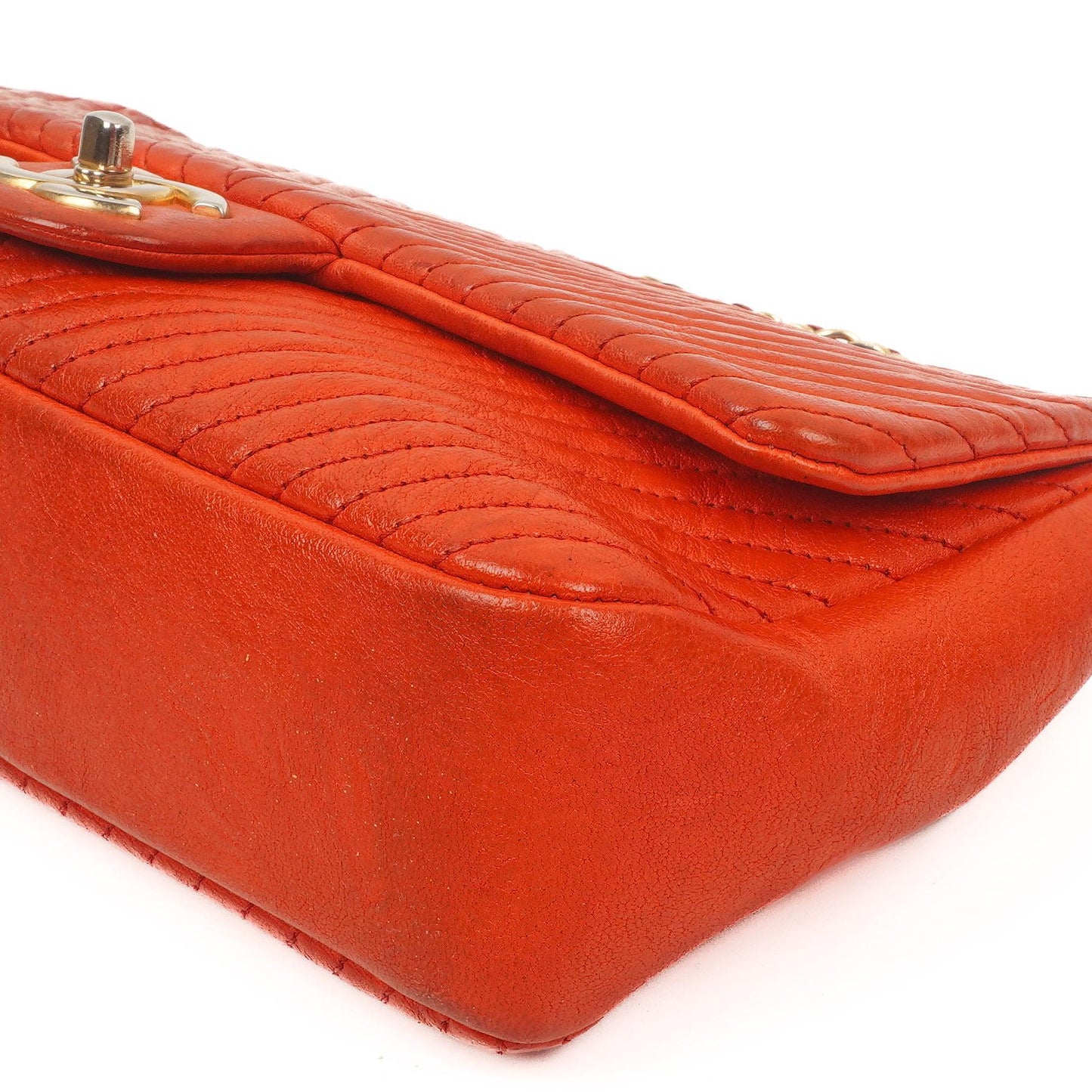 Chanel Red Chevron Quilted Distressed Calfskin Medium Classic Single Medallion Flap Gold Hardware