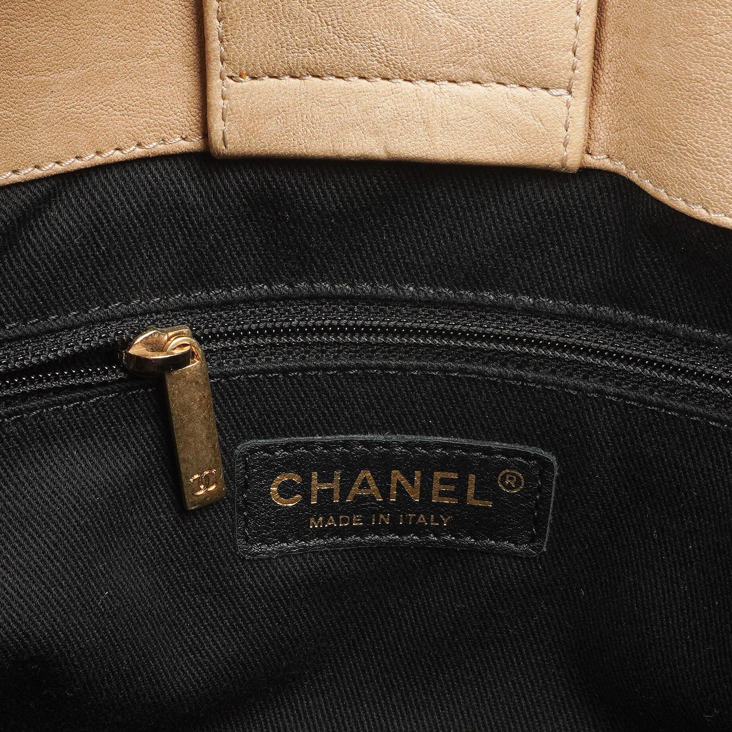 Chanel Surpique Tote Beige Chevron Quilted Calfskin Gold-Tone Hardware