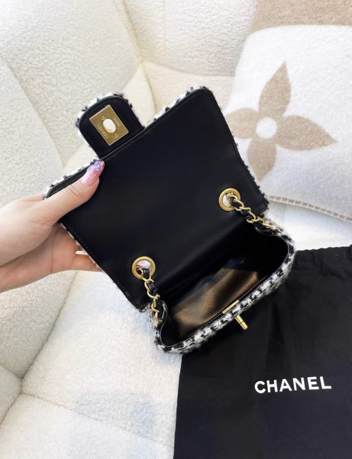 Chanel Chanel 22 Shoulder Bag - Rovelle Bags