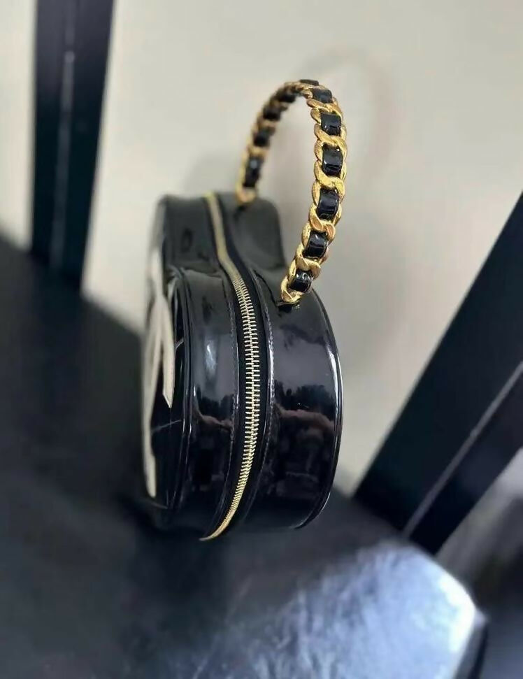 Chanel Chanel 19 Shoulder Bag - Rovelle Bags