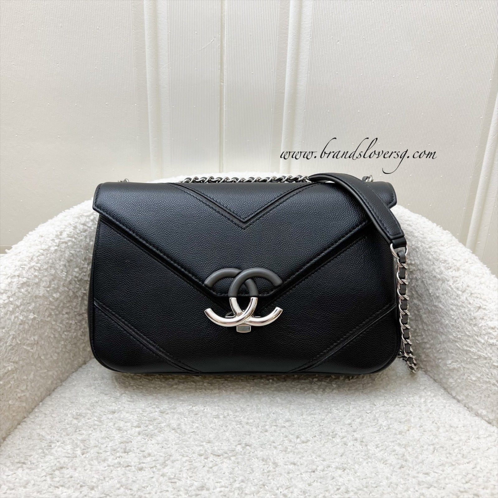 Chanel Macro Chevron Flap Flap Bag - Rovelle Bags