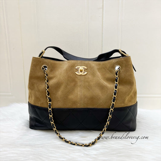 Chanel 25A Two-Tone Tote Tote Bag - Rovelle Bags