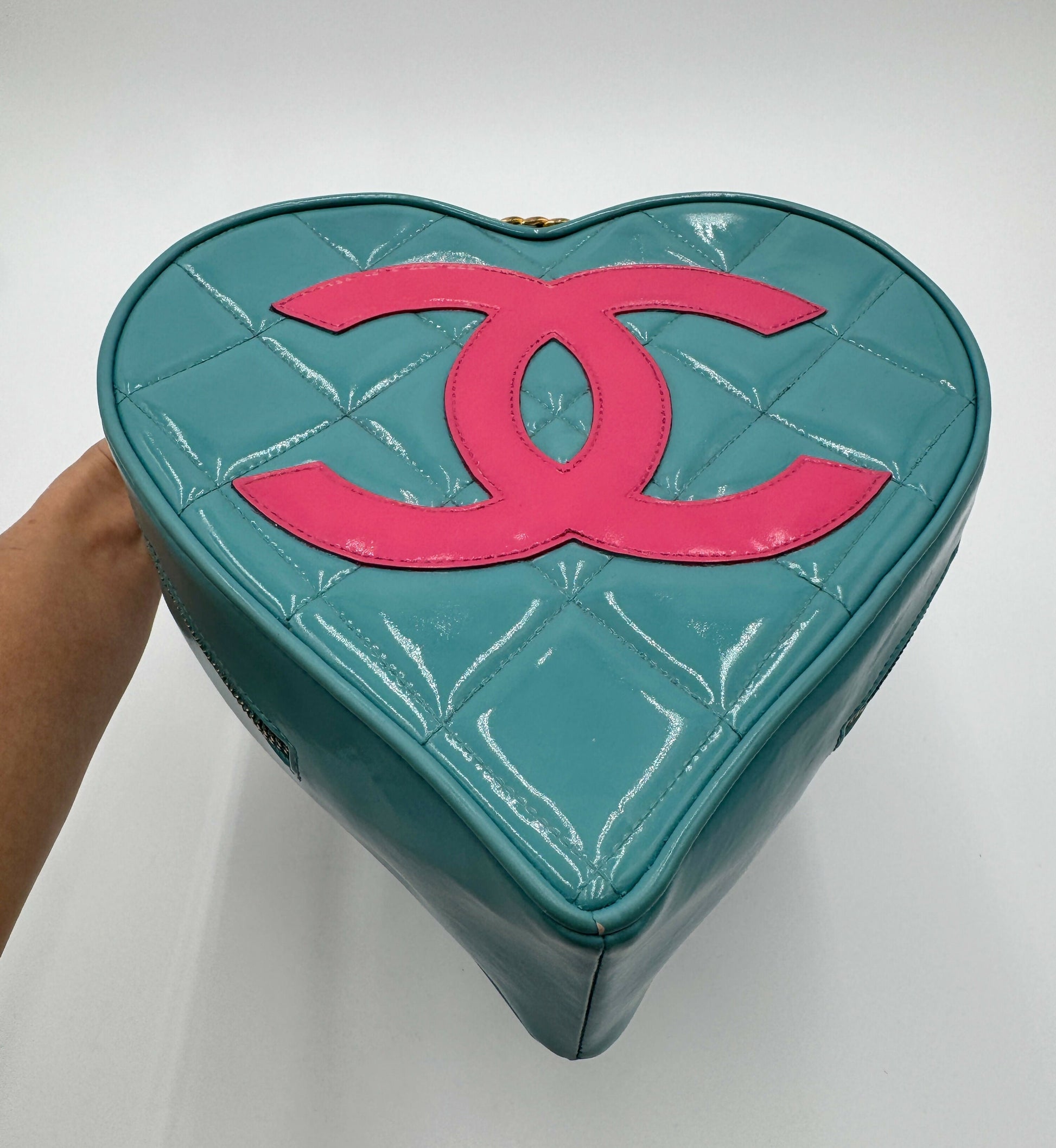 Chanel Chanel 19 Shoulder Bag - Rovelle Bags