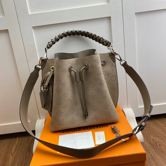 Louis Vuitton Luxury Bags 1833