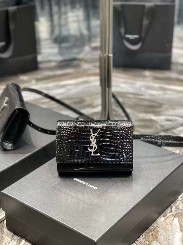 Yves Saint Laurent Weekend Modern Handbag