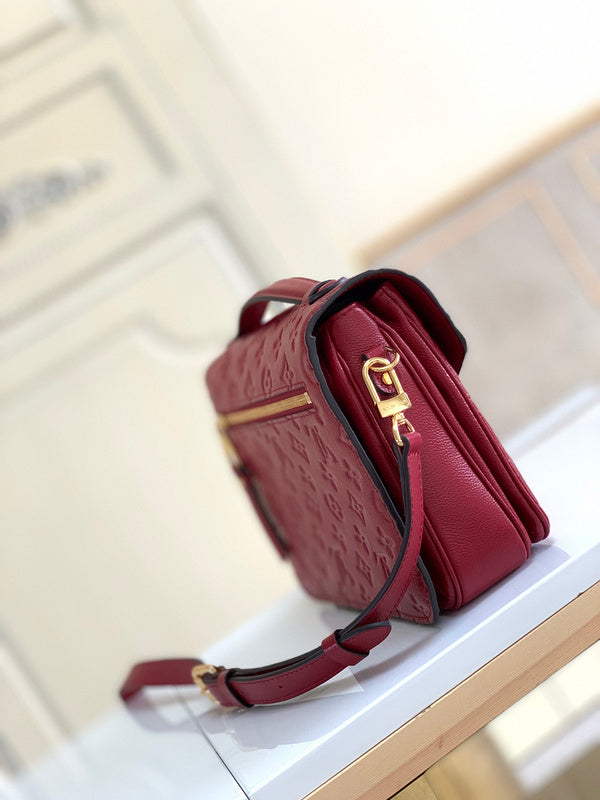 Louis Vuitton Luxury Bags 1811