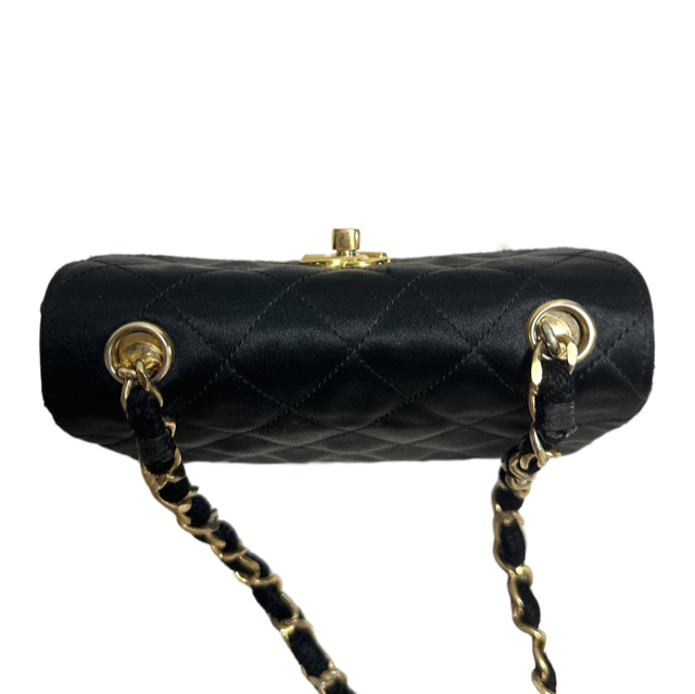 Chanel Chanel 19 Shoulder Bag - Rovelle Bags