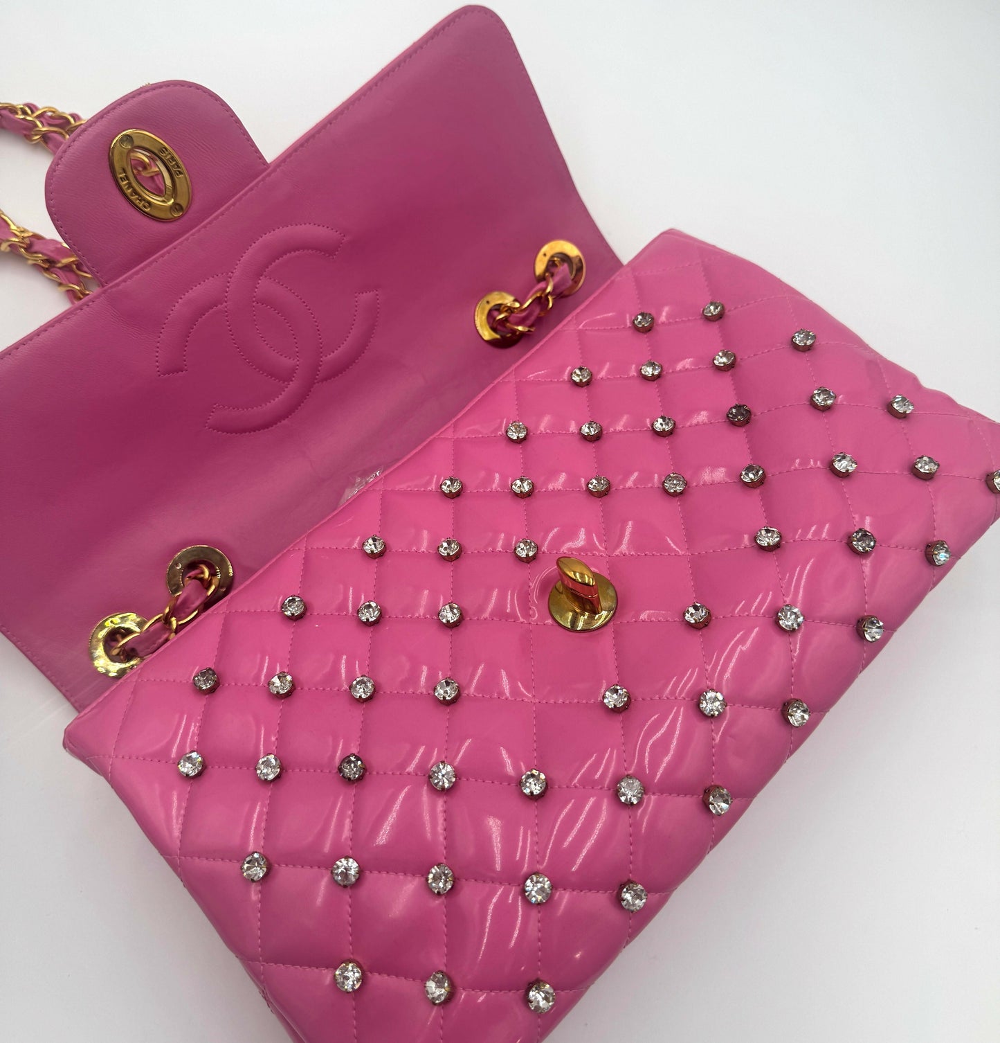 Chanel Chanel 19 Shoulder Bag - Rovelle Bags