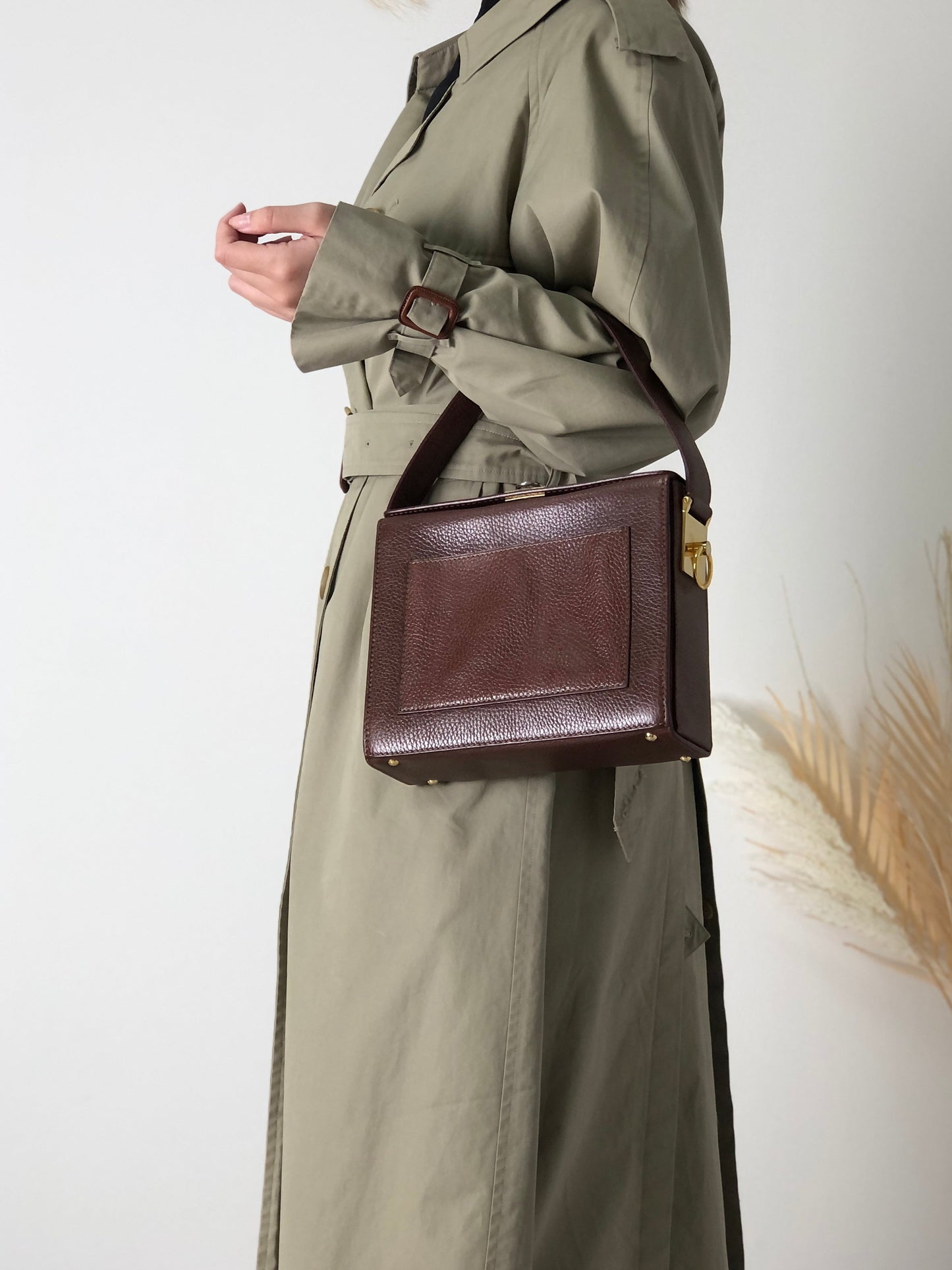 CELINE Gancini Logo Motif Square Leather Handbag Brown e8kt7d