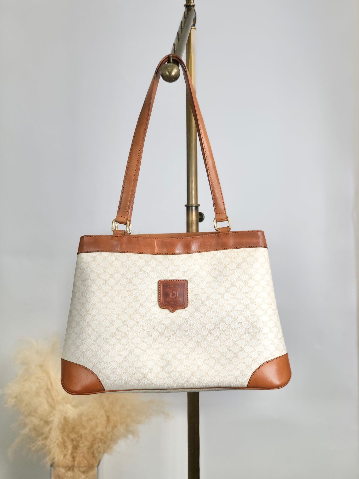 CELINE Handbag White jebkgk