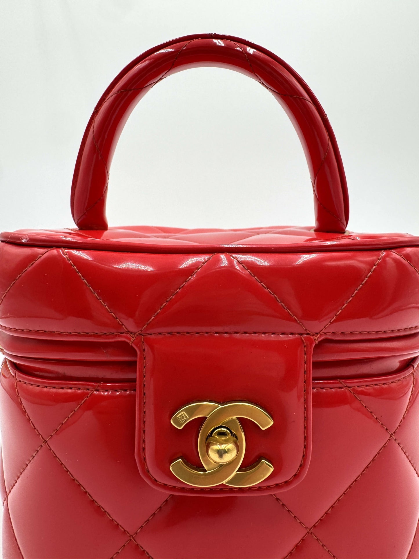 Chanel Chanel 19 Shoulder Bag - Rovelle Bags